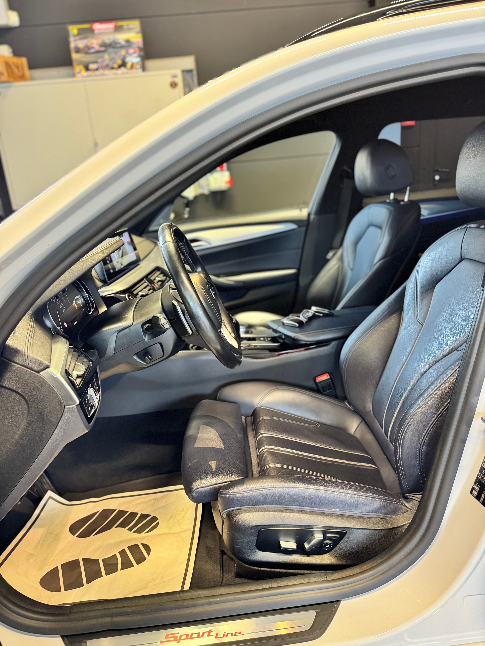 BMW 530i Touring Sport Line Steptronic *INDIVIDUAL AUSSTATTUNG*-image-14