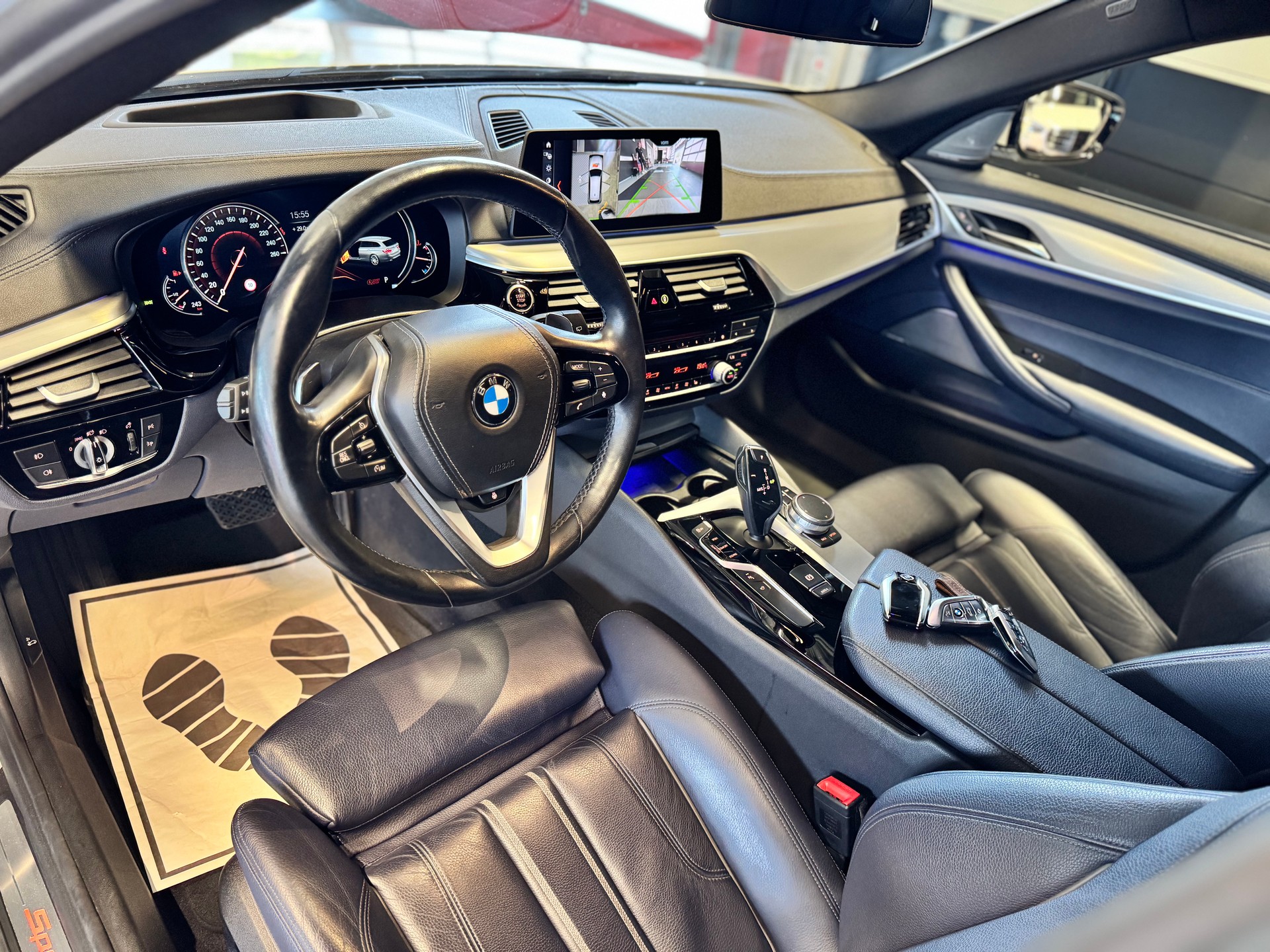 BMW 530i Touring Sport Line Steptronic *INDIVIDUAL AUSSTATTUNG*-image-13