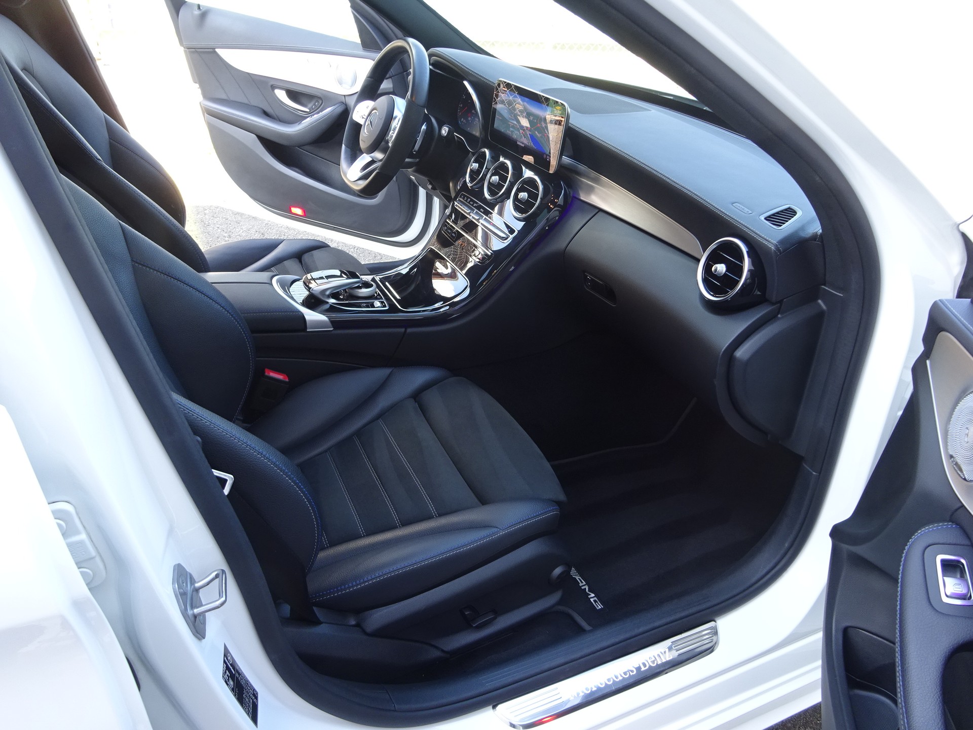MERCEDES-BENZ C 220 d AMG Line 4Matic 9G-Tronic-image-8