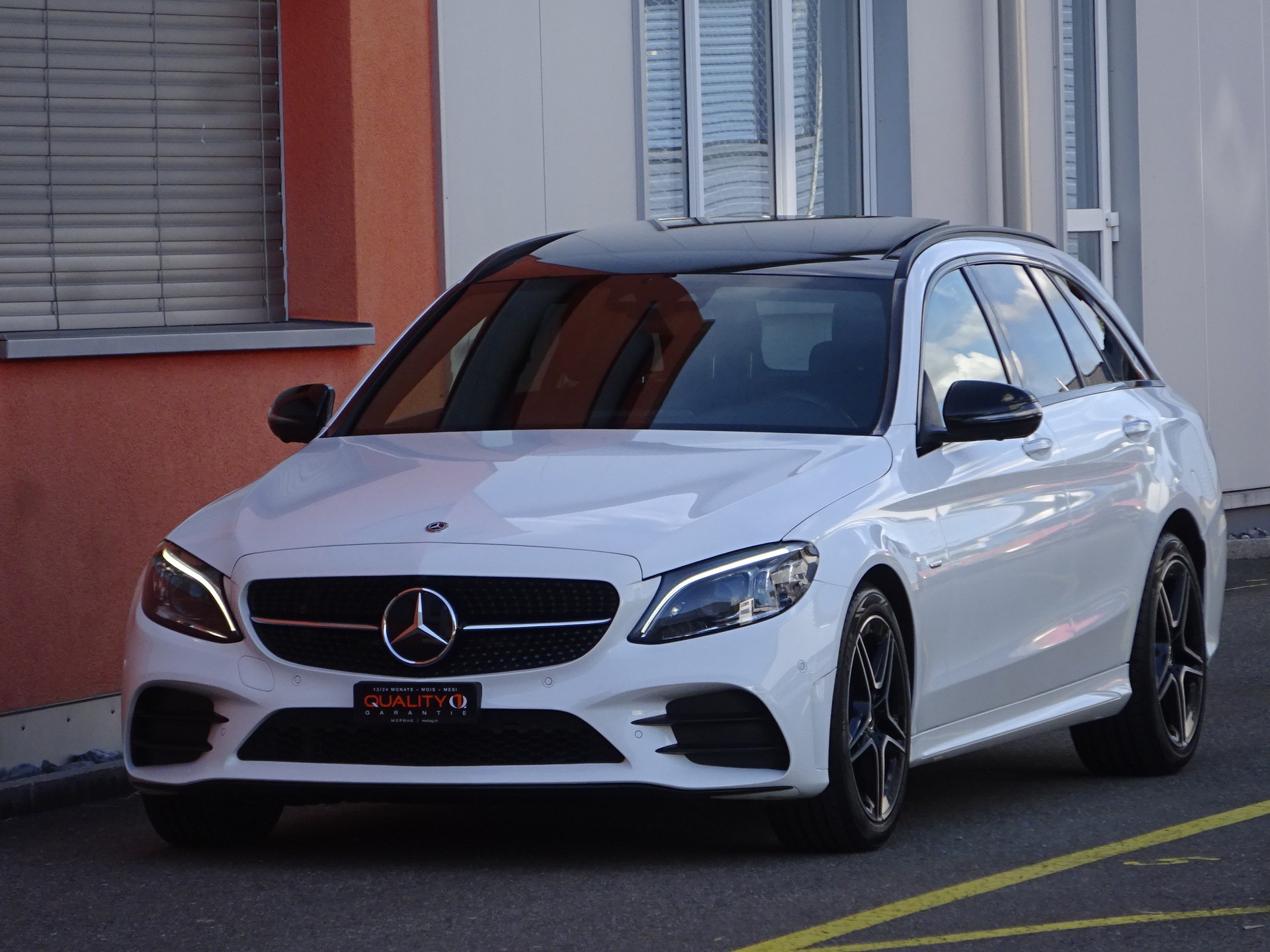 MERCEDES-BENZ C 220 d AMG Line 4Matic 9G-Tronic-image-2