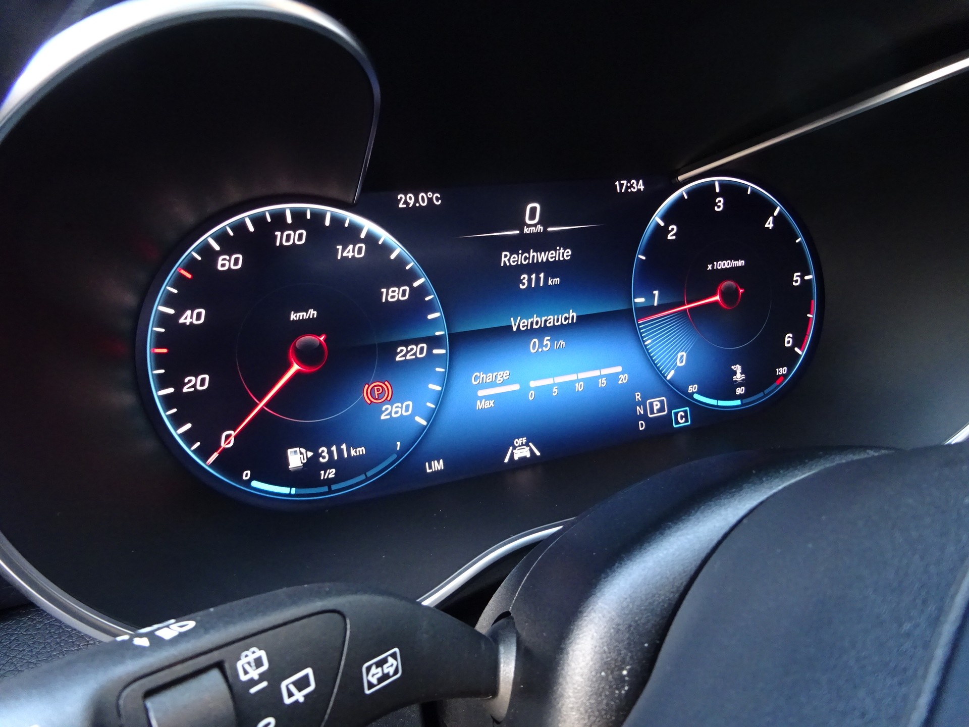 MERCEDES-BENZ C 220 d AMG Line 4Matic 9G-Tronic-image-10