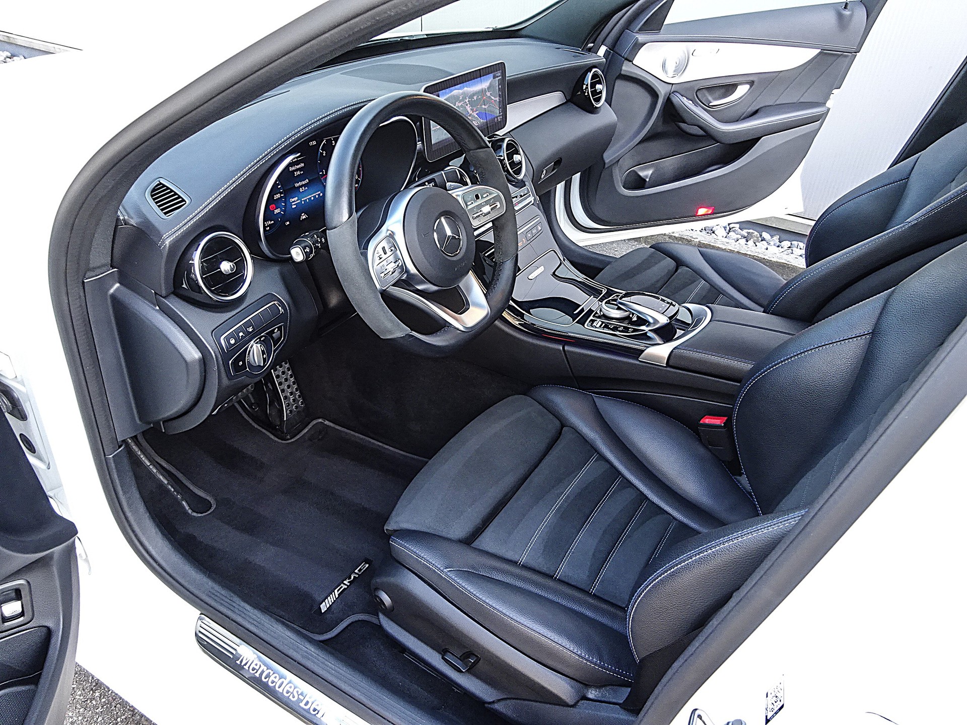 MERCEDES-BENZ C 220 d AMG Line 4Matic 9G-Tronic-image-7