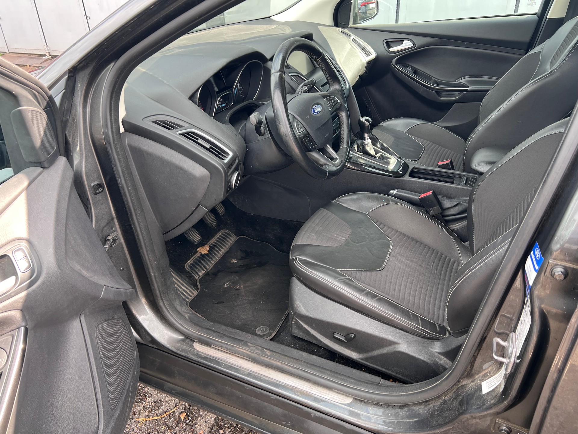 FORD Focus 1.5 SCTi Carving-image-7