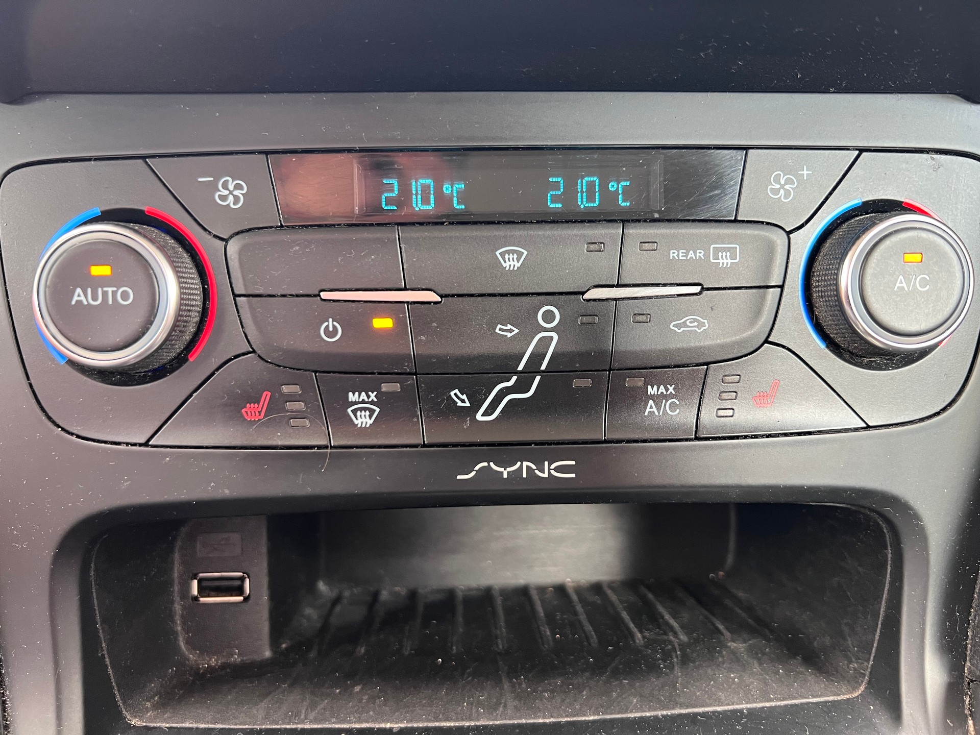 FORD Focus 1.5 SCTi Carving-image-11