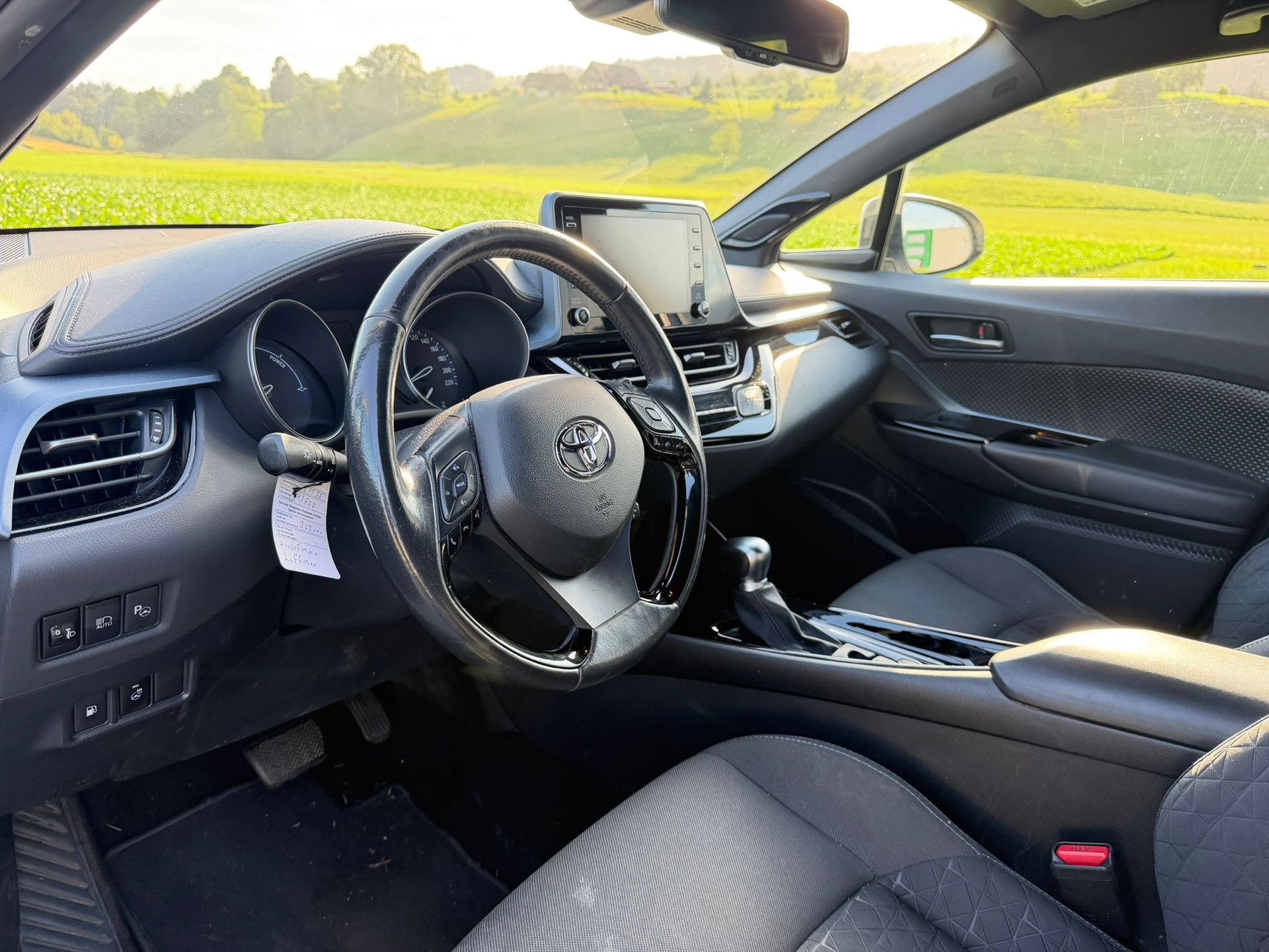 TOYOTA C-HR 2.0 HSD CVT Premium-image-8