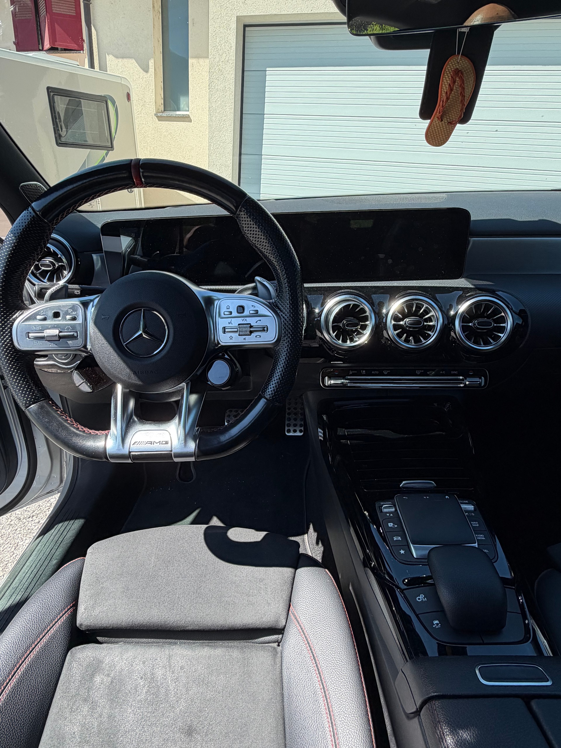 MERCEDES-BENZ A 35 AMG 4matic-image-3