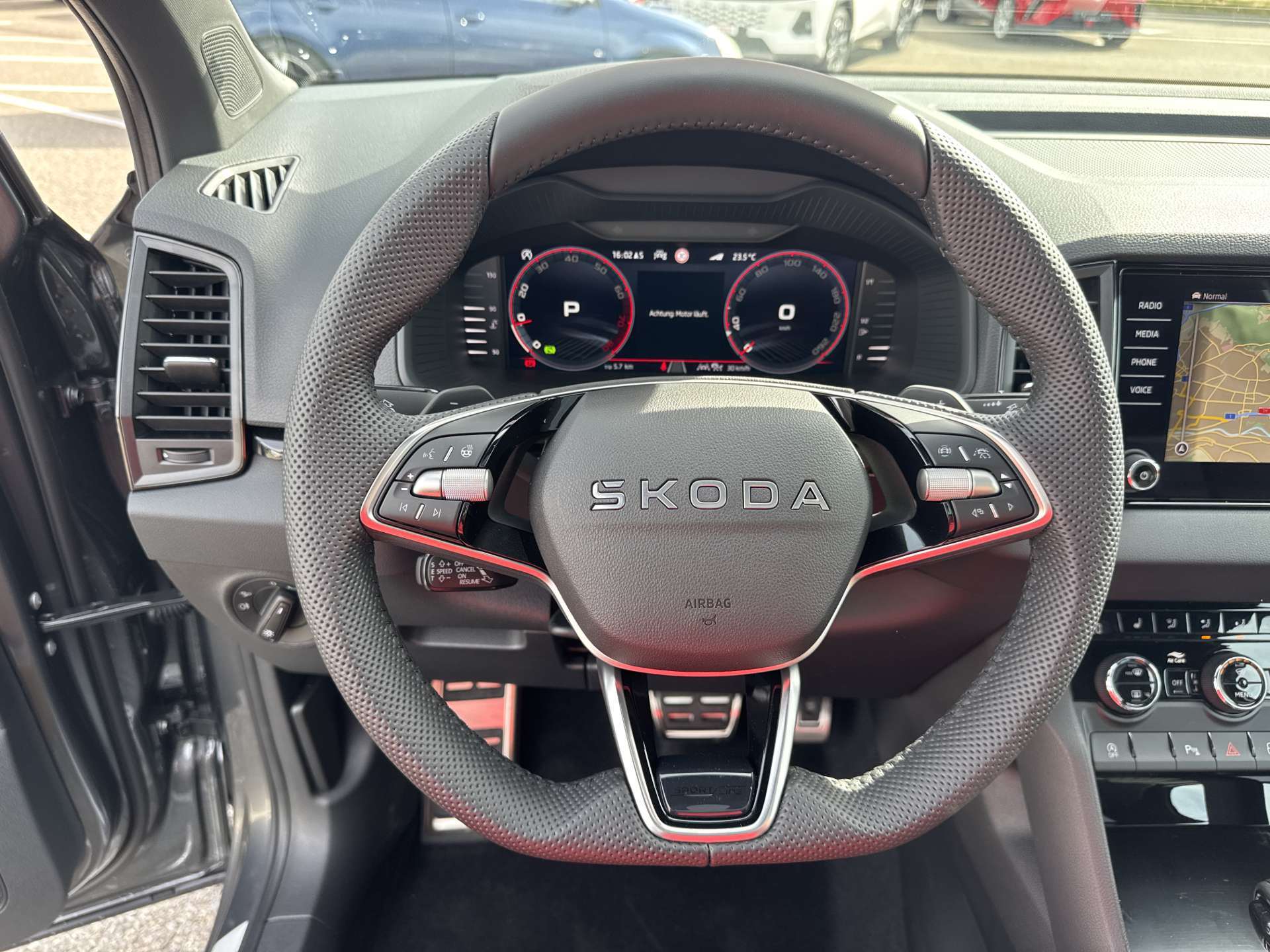 SKODA Karoq 2.0 TSi SportLine 4x4 DSG-Automat-image-15