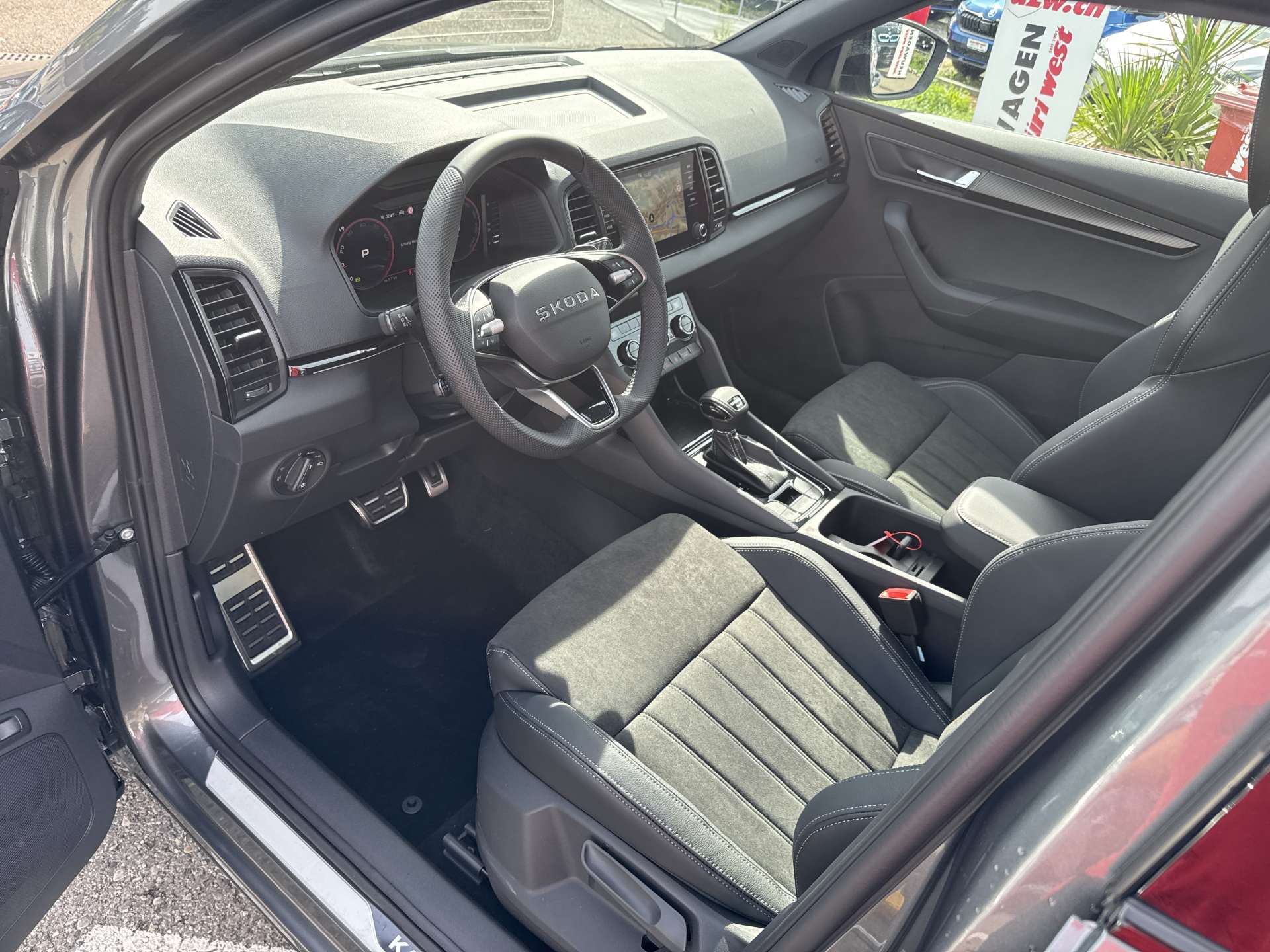 SKODA Karoq 2.0 TSi SportLine 4x4 DSG-Automat-image-5