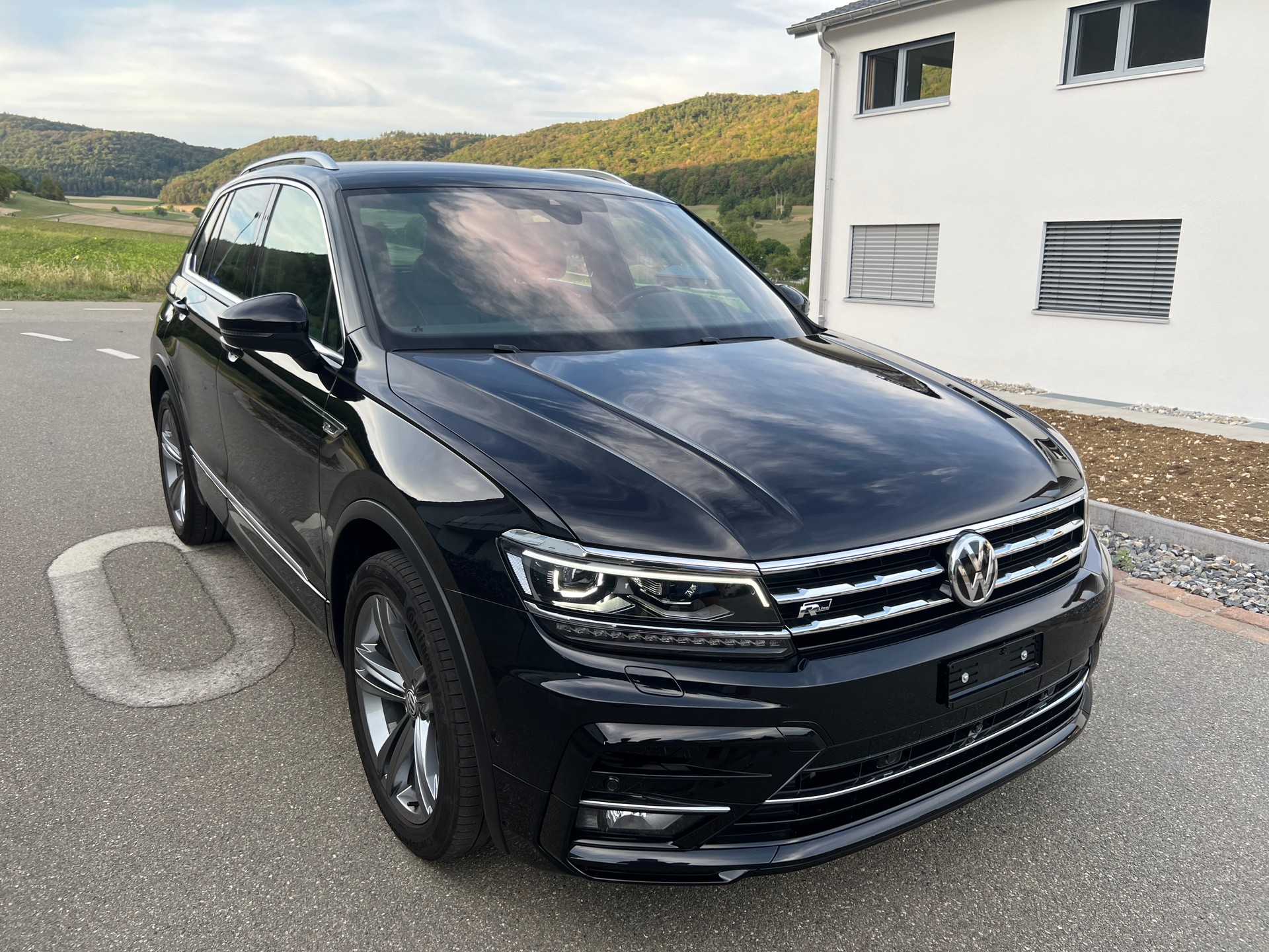 VW Tiguan 2.0TSI Highline 4Motion DSG * R - Line *-image-6