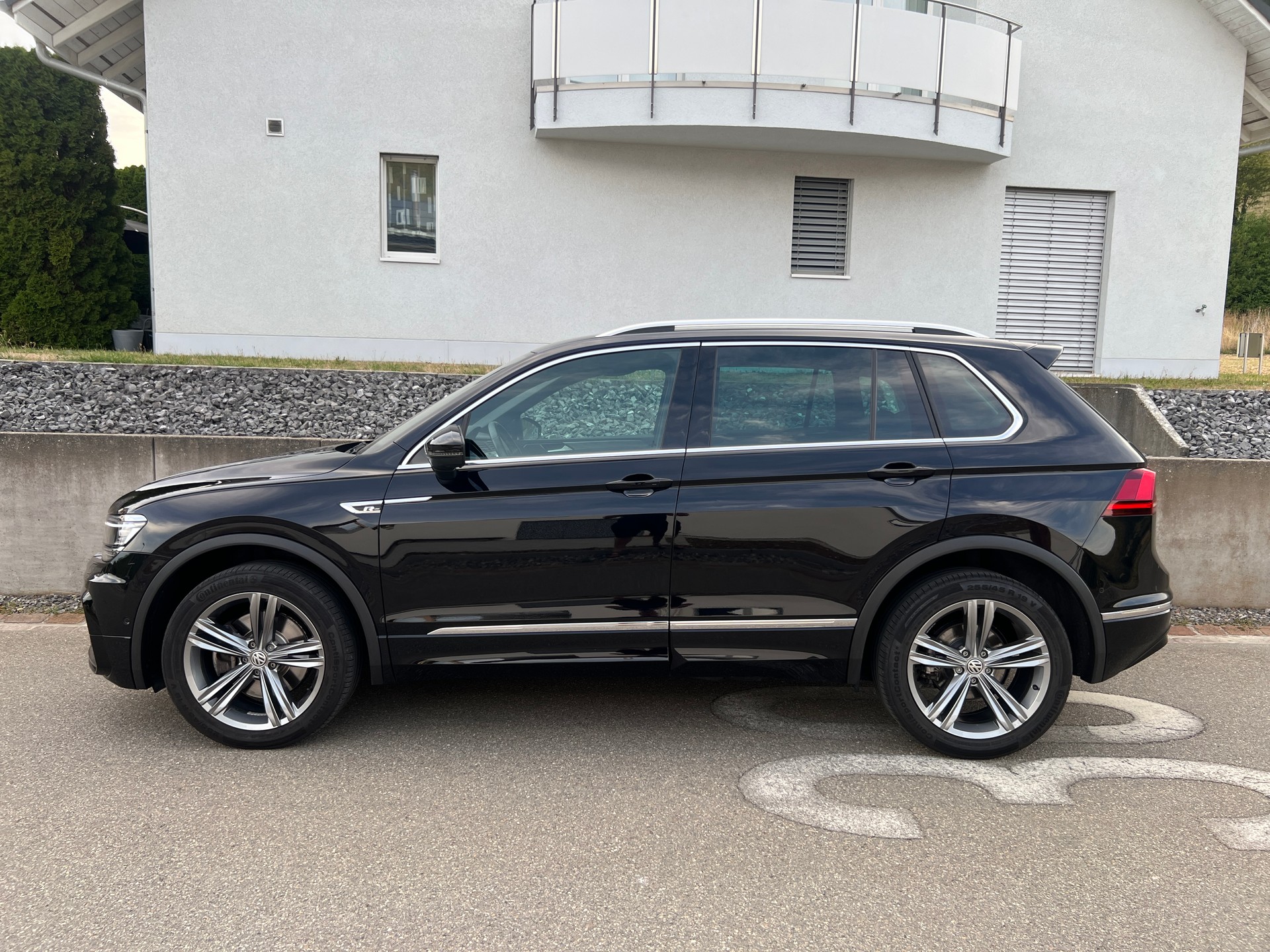 VW Tiguan 2.0TSI Highline 4Motion DSG * R - Line *-image-0