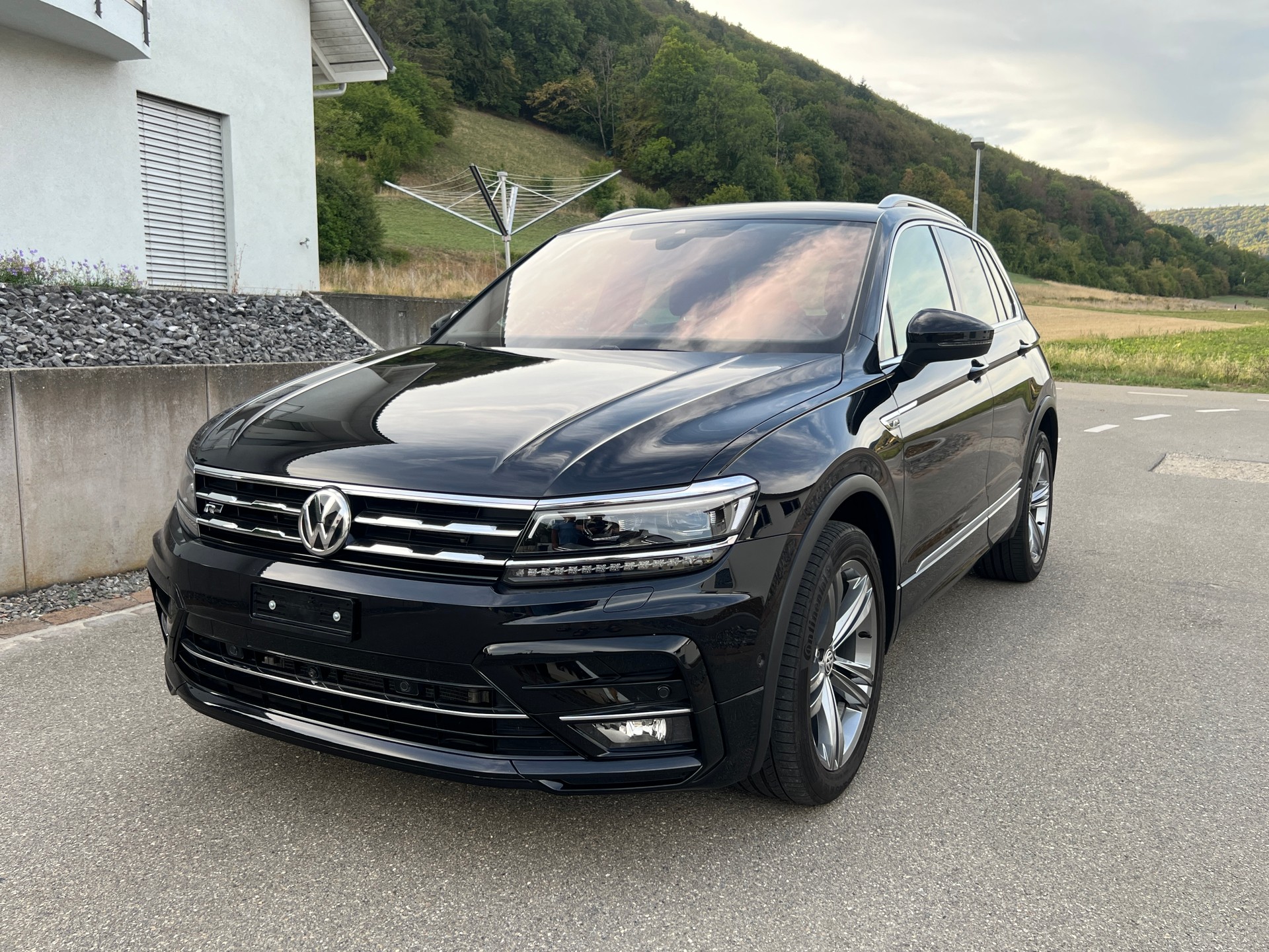 VW Tiguan 2.0TSI Highline 4Motion DSG * R - Line *-image-1