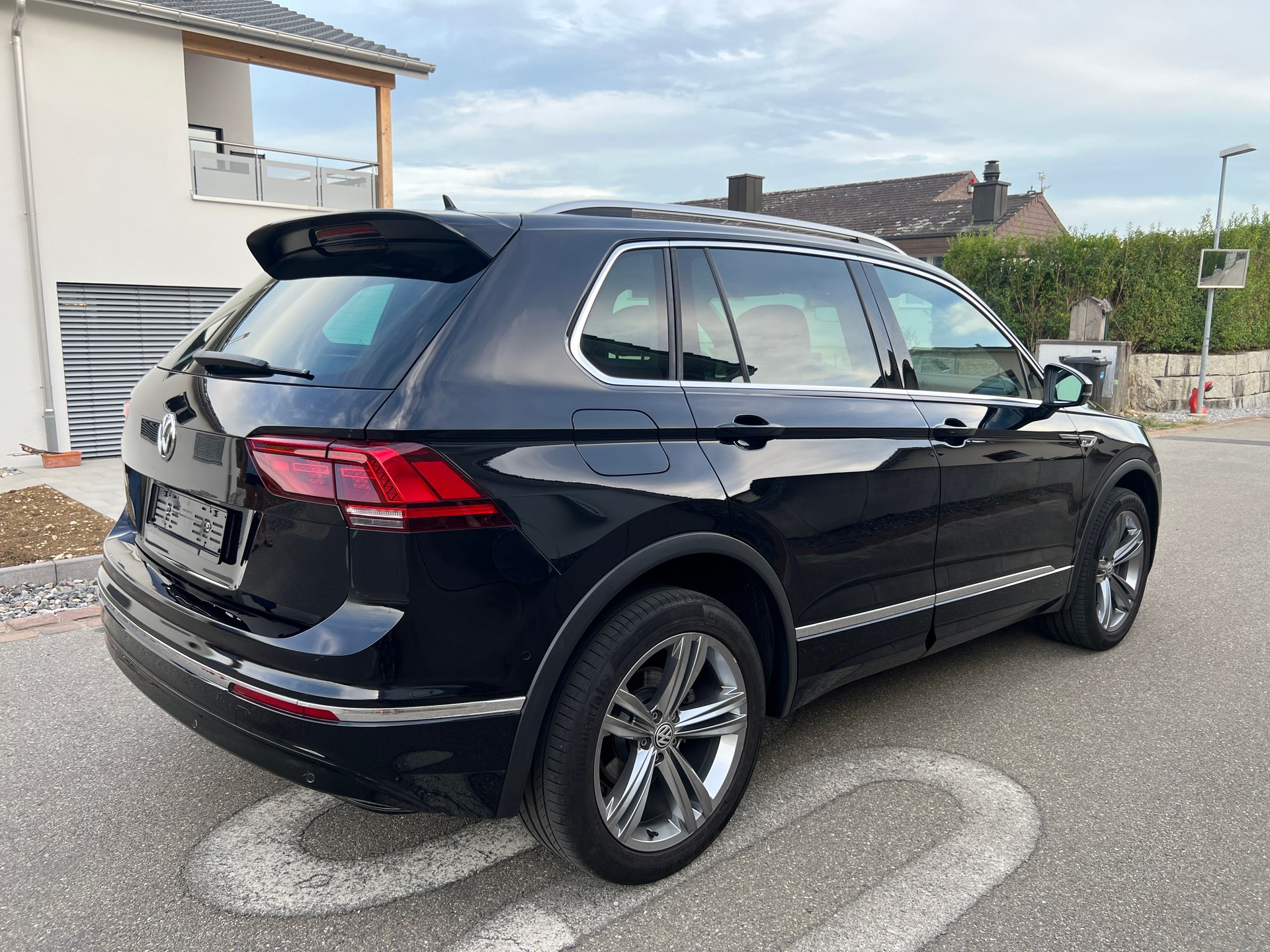 VW Tiguan 2.0TSI Highline 4Motion DSG * R - Line *-image-4