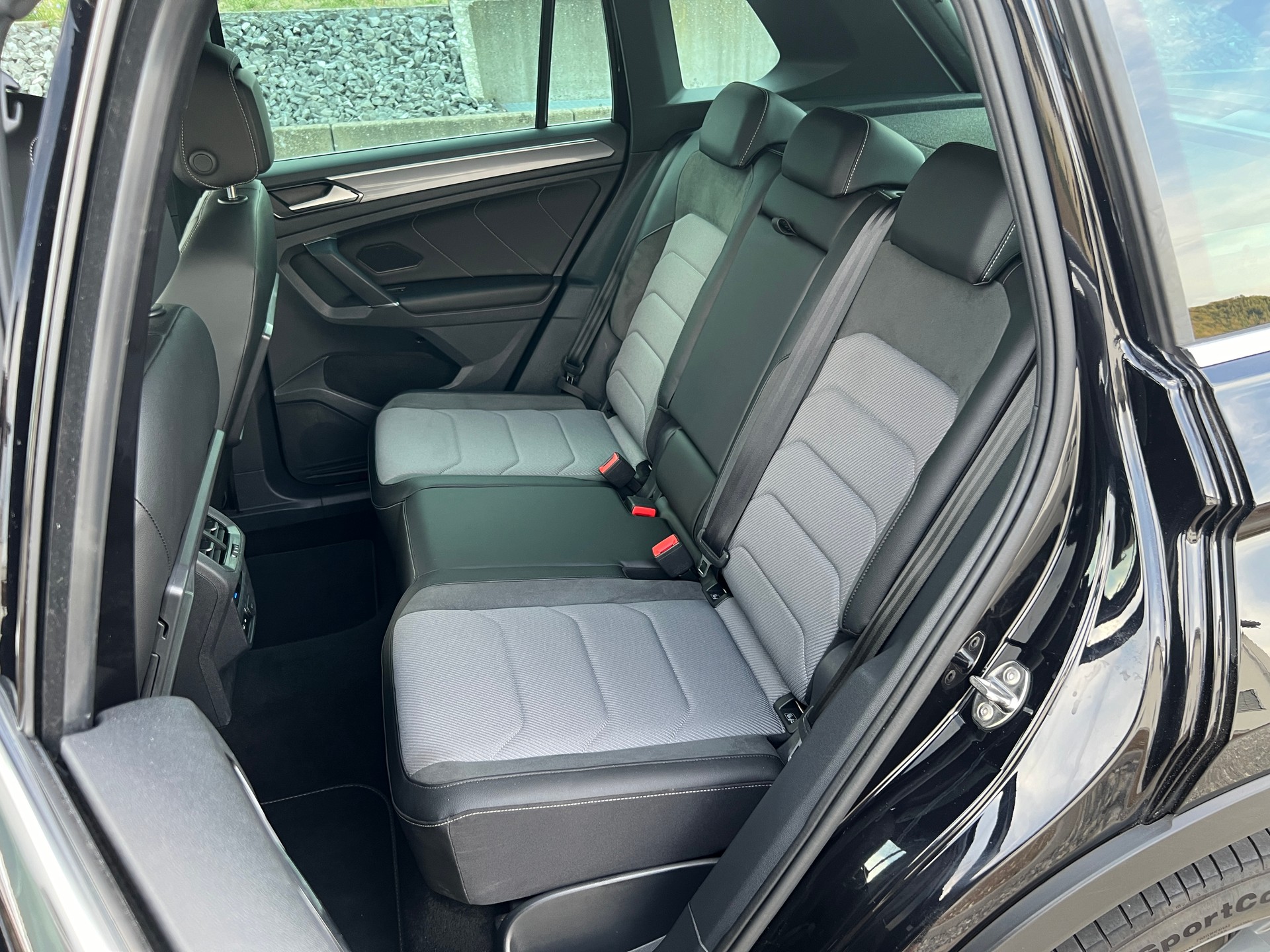 VW Tiguan 2.0TSI Highline 4Motion DSG * R - Line *-image-10