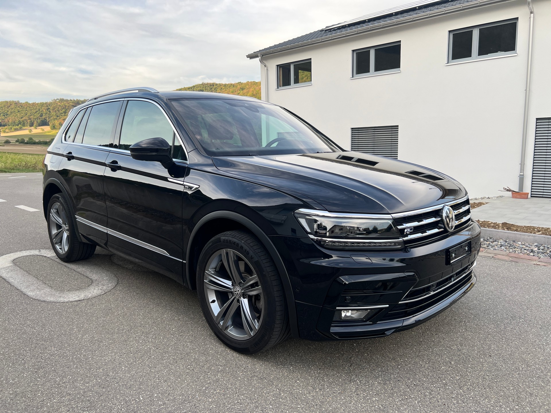 VW Tiguan 2.0TSI Highline 4Motion DSG * R - Line *-image-3