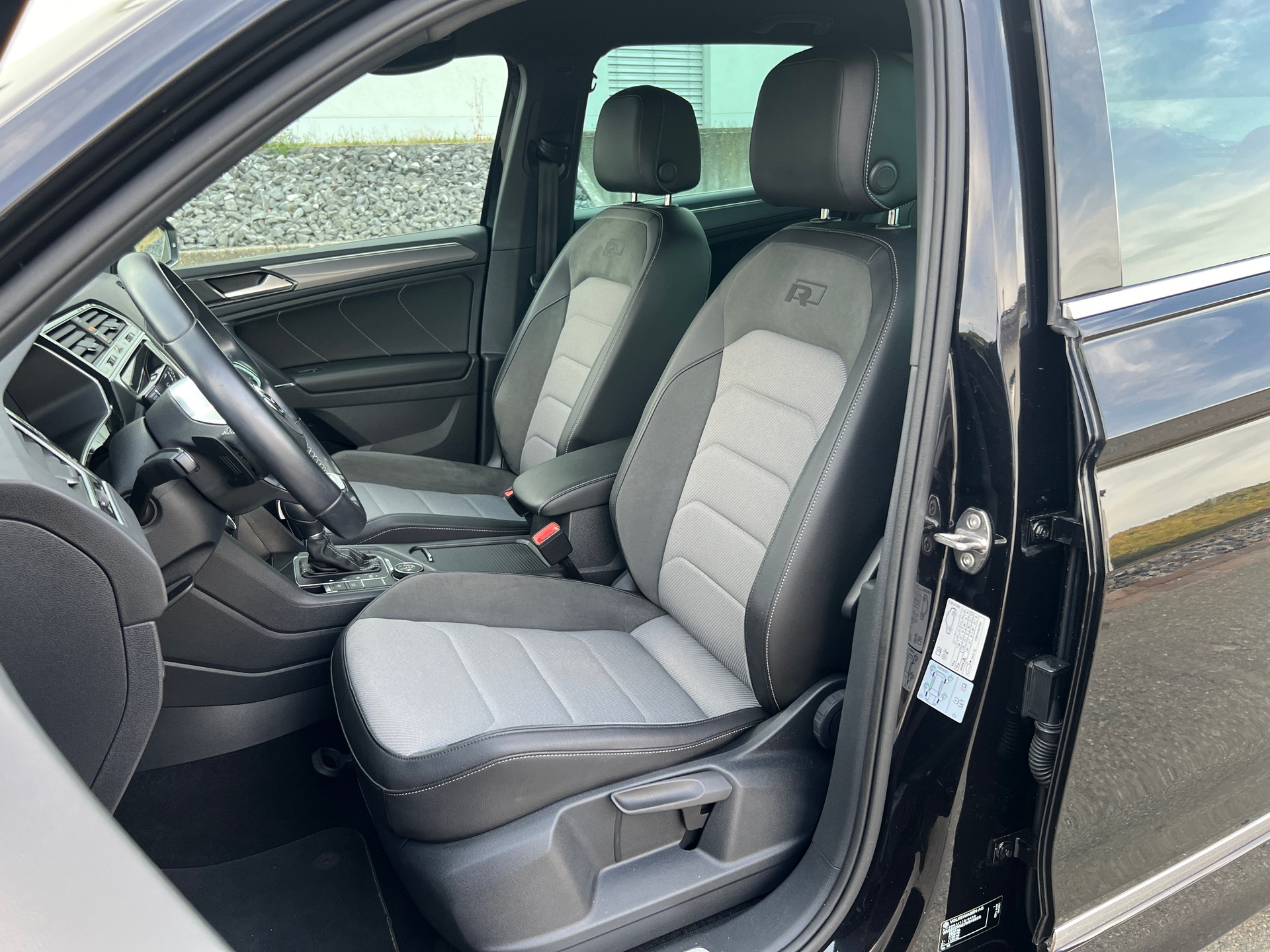 VW Tiguan 2.0TSI Highline 4Motion DSG * R - Line *-image-9