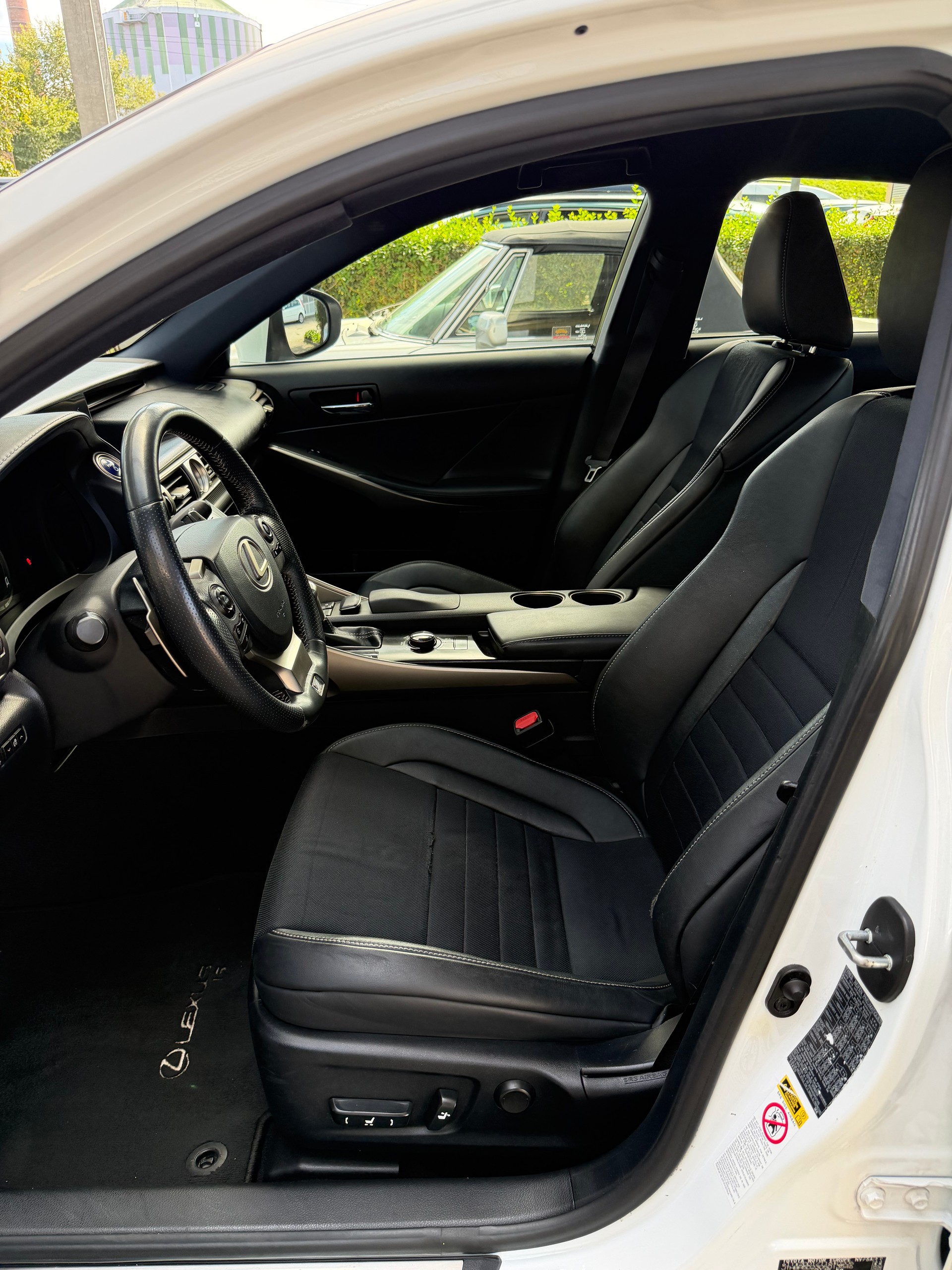 LEXUS IS 300h F-Sport Automatic-image-8