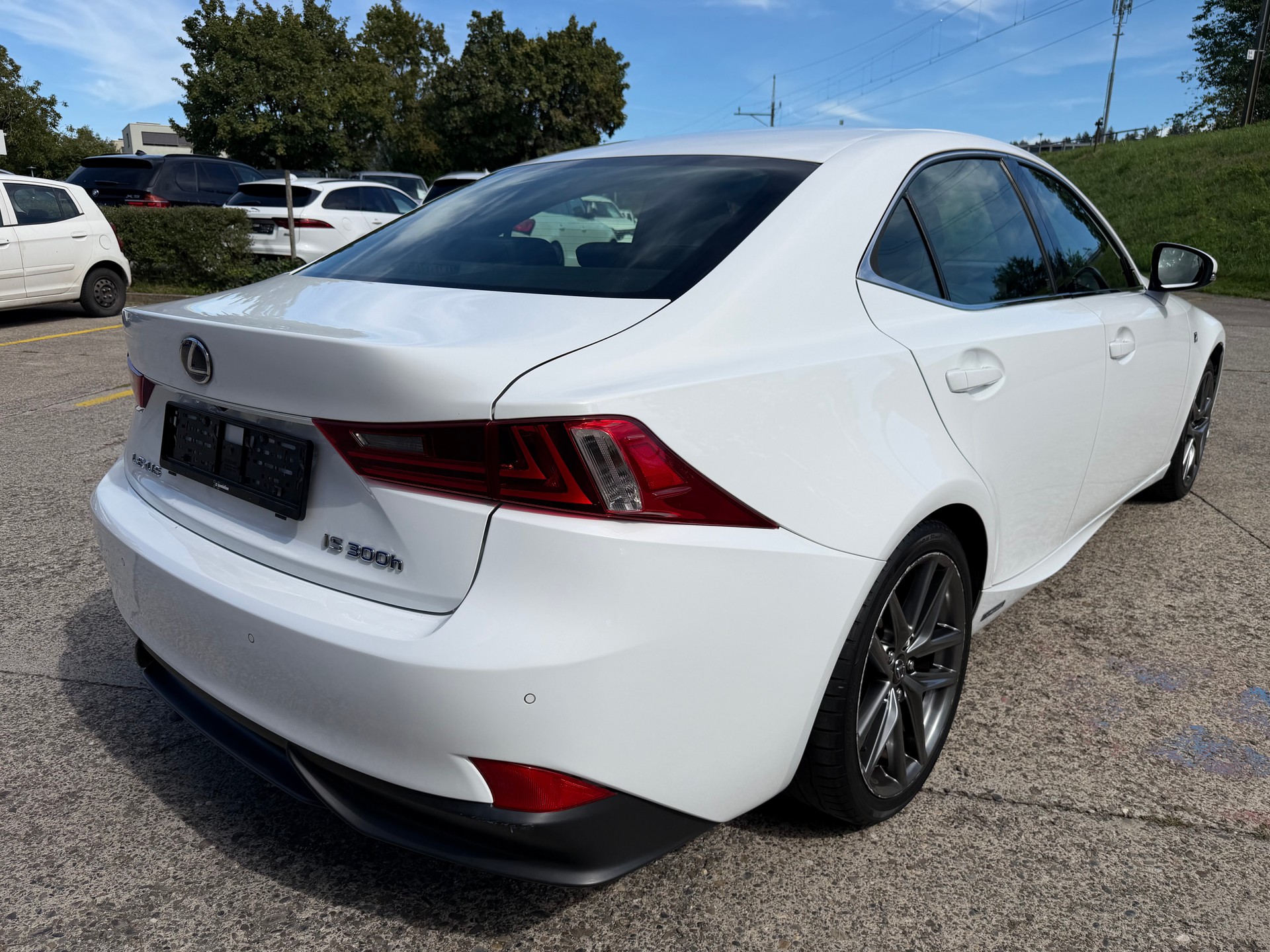 LEXUS IS 300h F-Sport Automatic-image-4