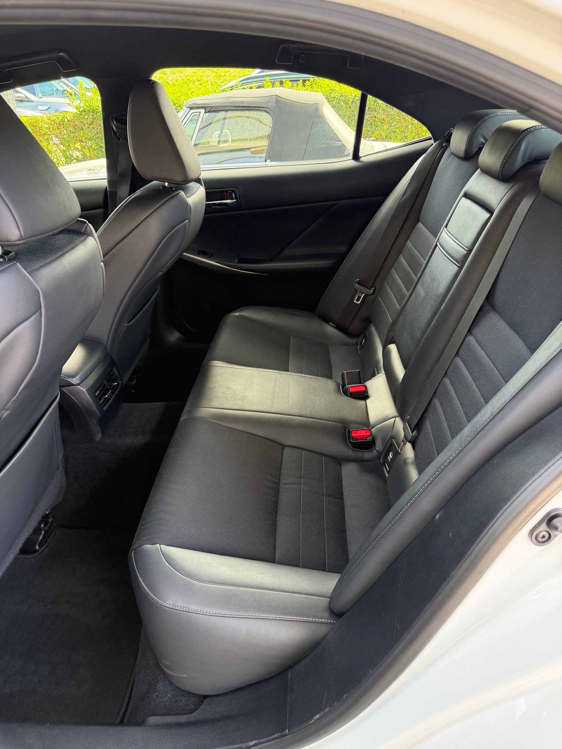 LEXUS IS 300h F-Sport Automatic-image-12