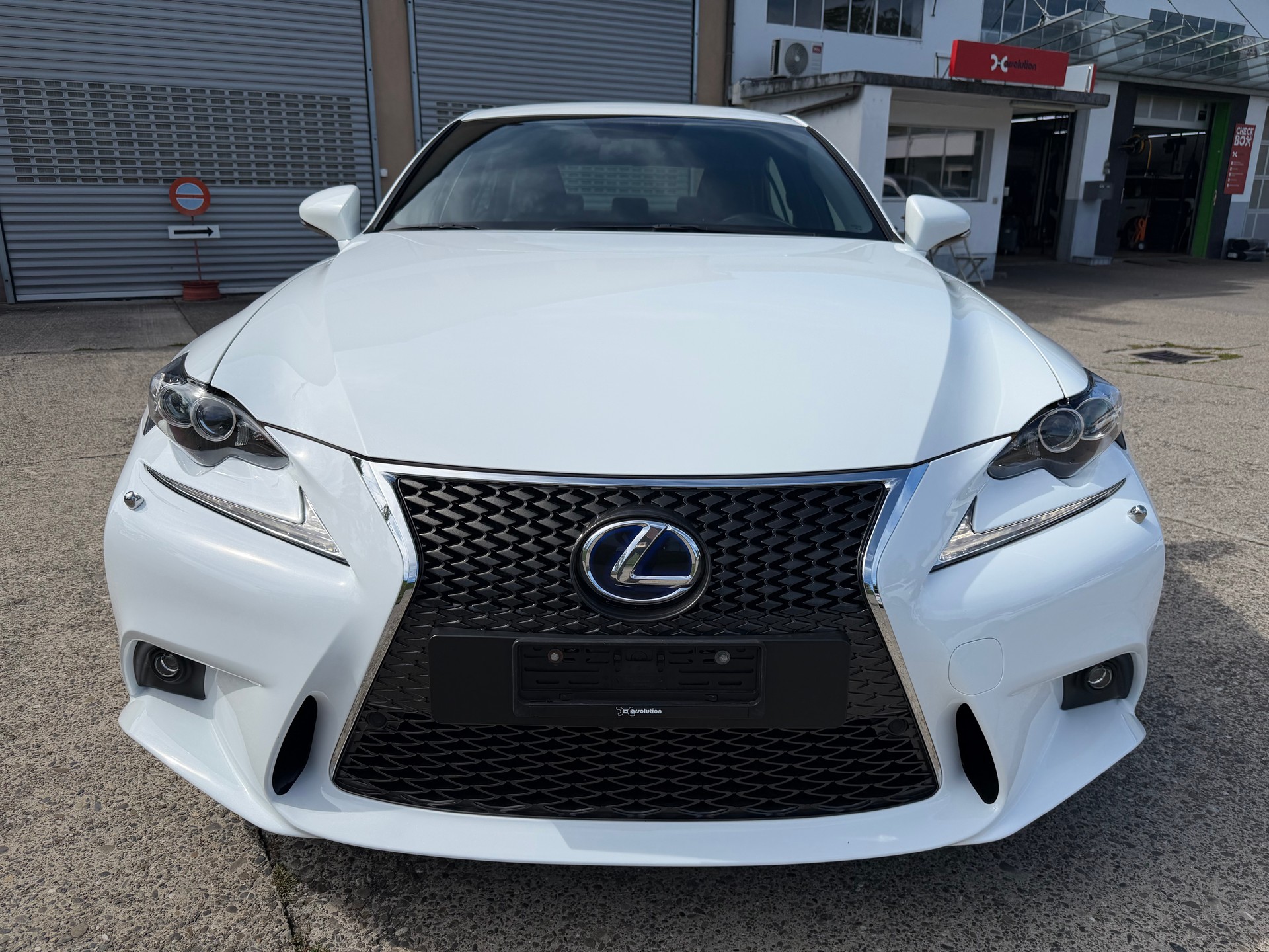 LEXUS IS 300h F-Sport Automatic-image-7