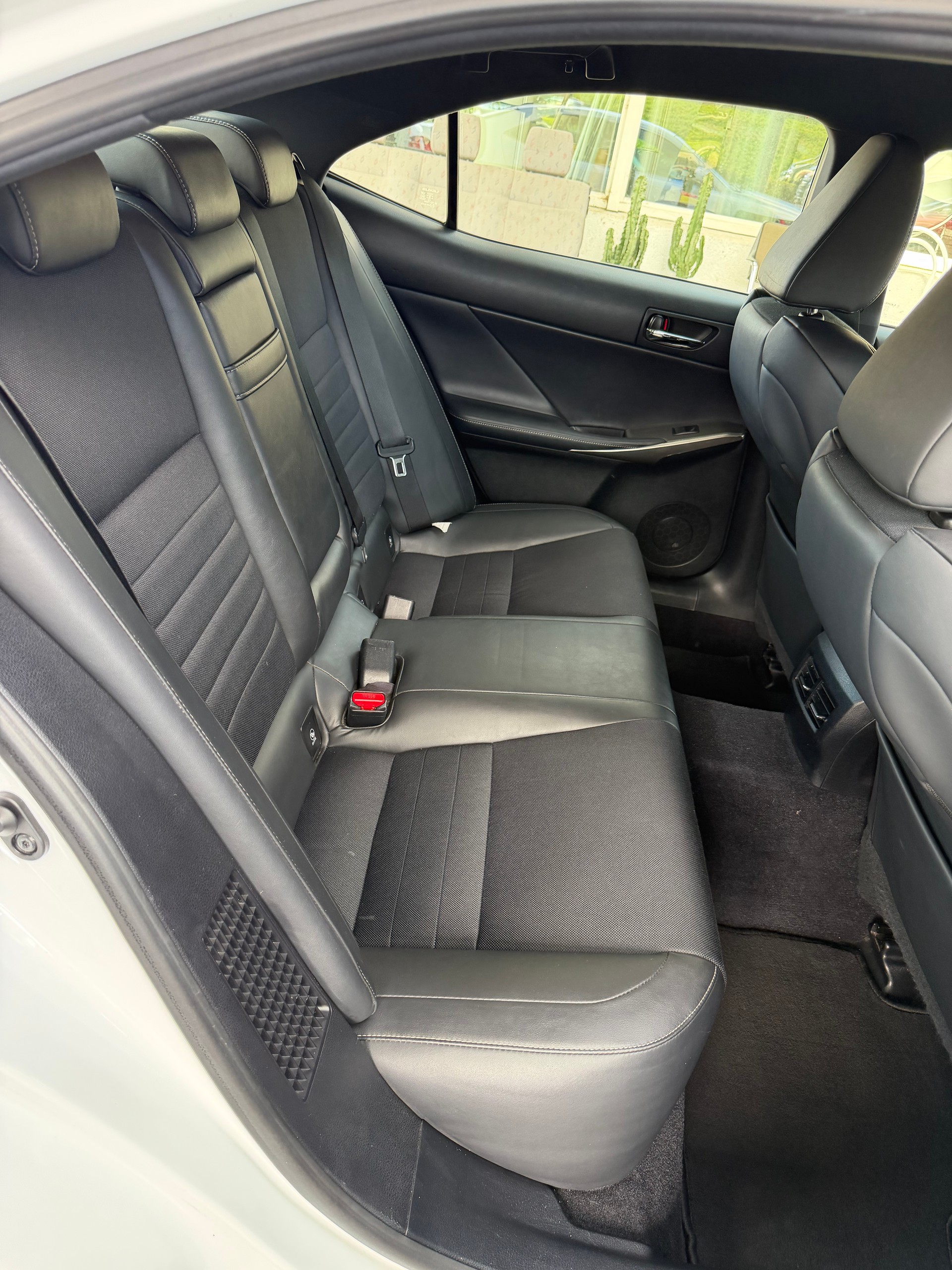 LEXUS IS 300h F-Sport Automatic-image-13