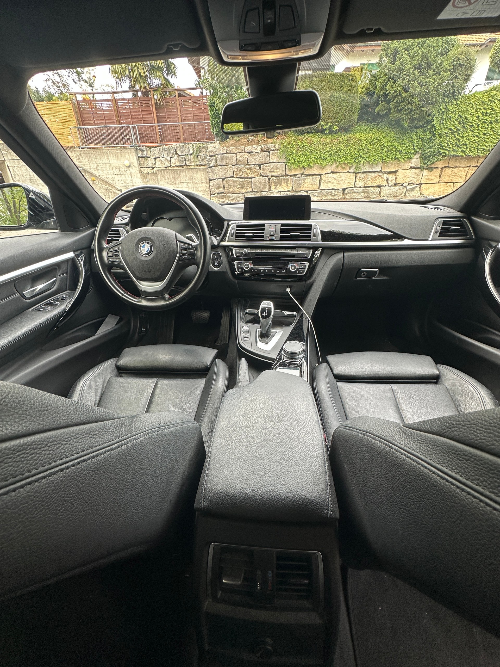 BMW 320d xDrive *Sport-Line*Panoramadach*Neue Sommerreifen 2026*-image-3