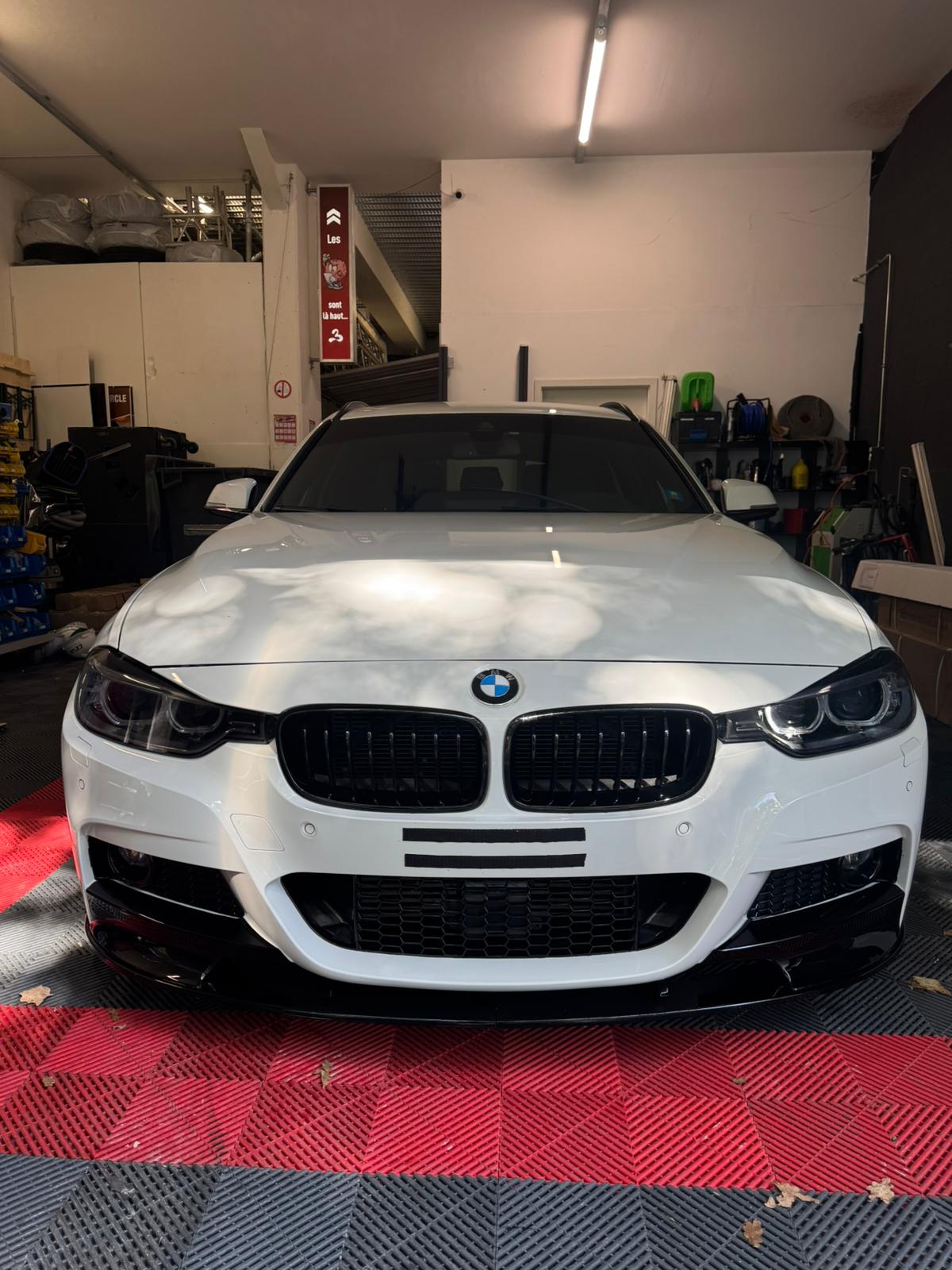 BMW 330d xDrive Touring Sport Line Steptronic-image-1