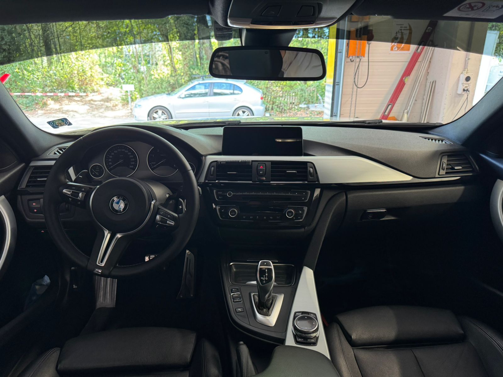 BMW 330d xDrive Touring Sport Line Steptronic-image-6