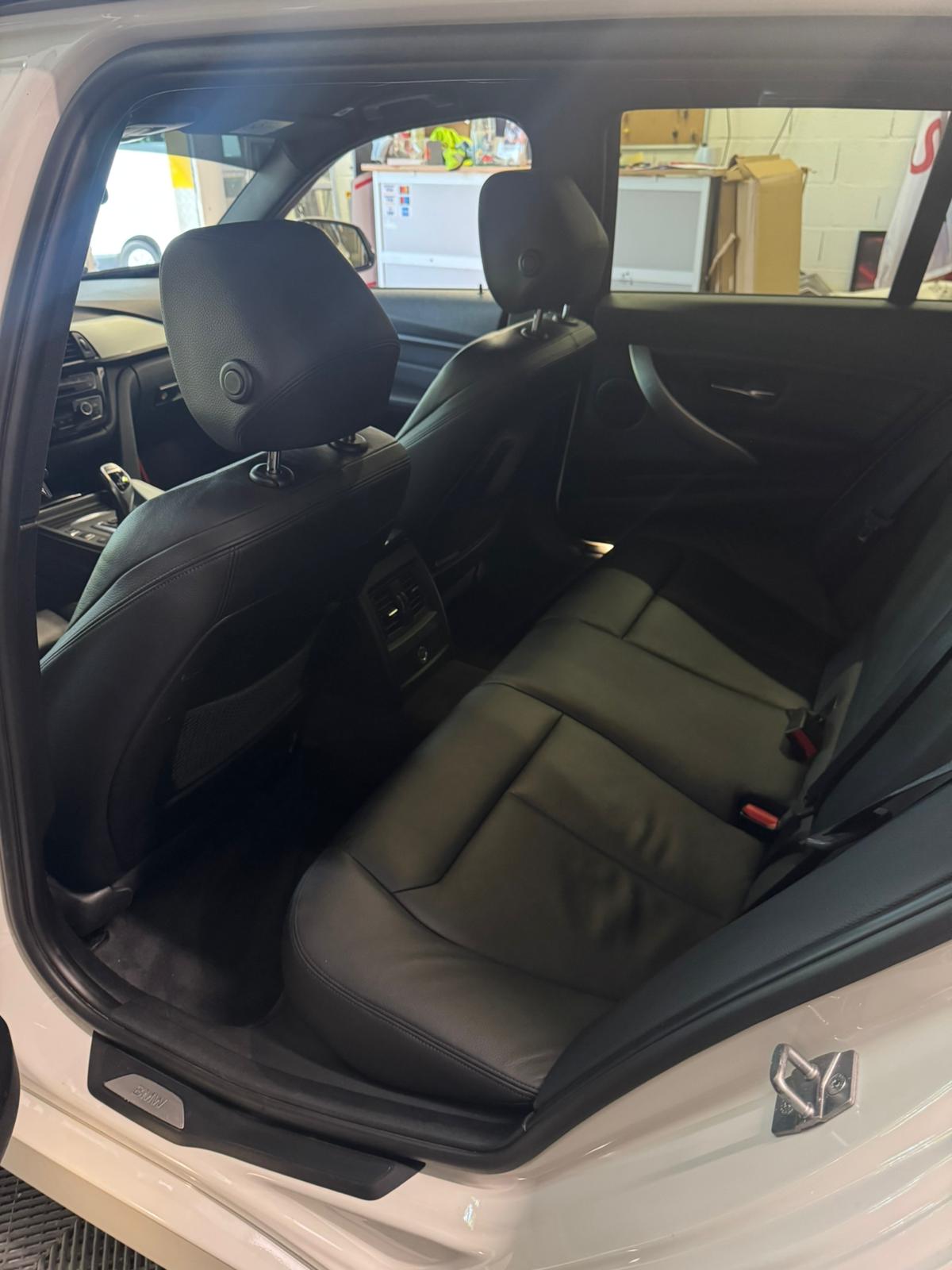 BMW 330d xDrive Touring Sport Line Steptronic-image-8