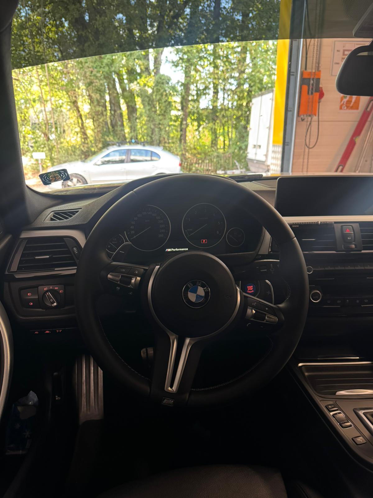 BMW 330d xDrive Touring Sport Line Steptronic-image-4