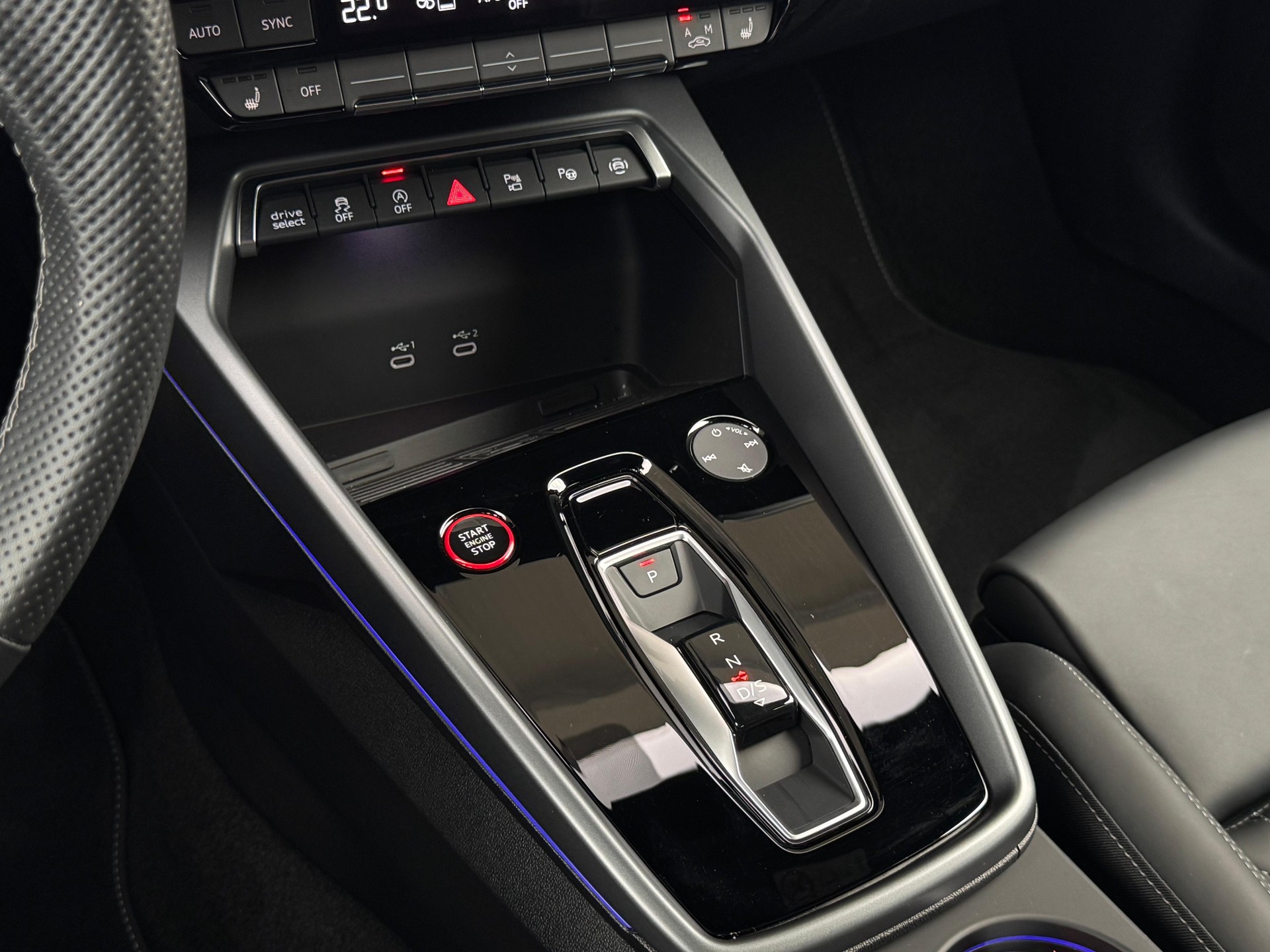 AUDI S3 Limousine TFSI quattro S-tronic-image-12