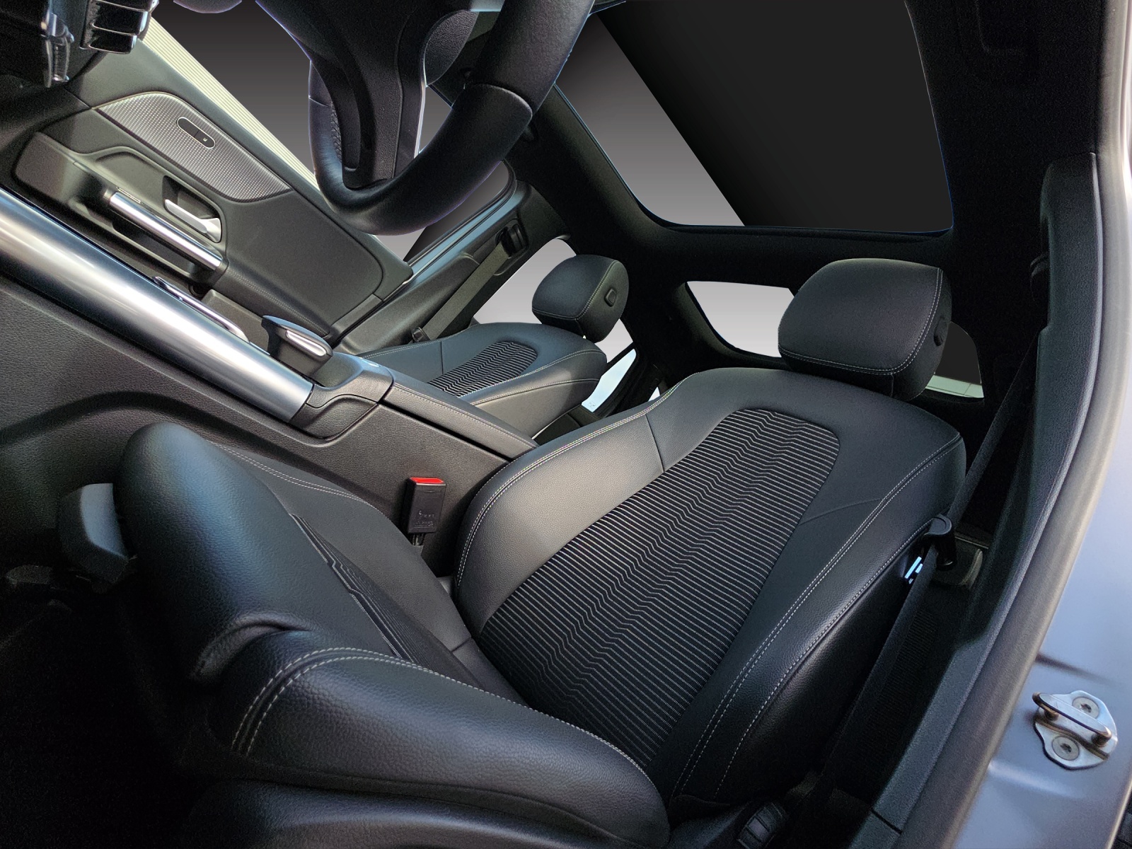 MERCEDES-BENZ GLA 250 4Matic Progressive 8G-DCT-image-13