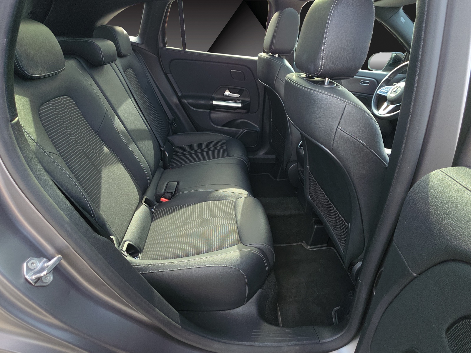 MERCEDES-BENZ GLA 250 4Matic Progressive 8G-DCT-image-17