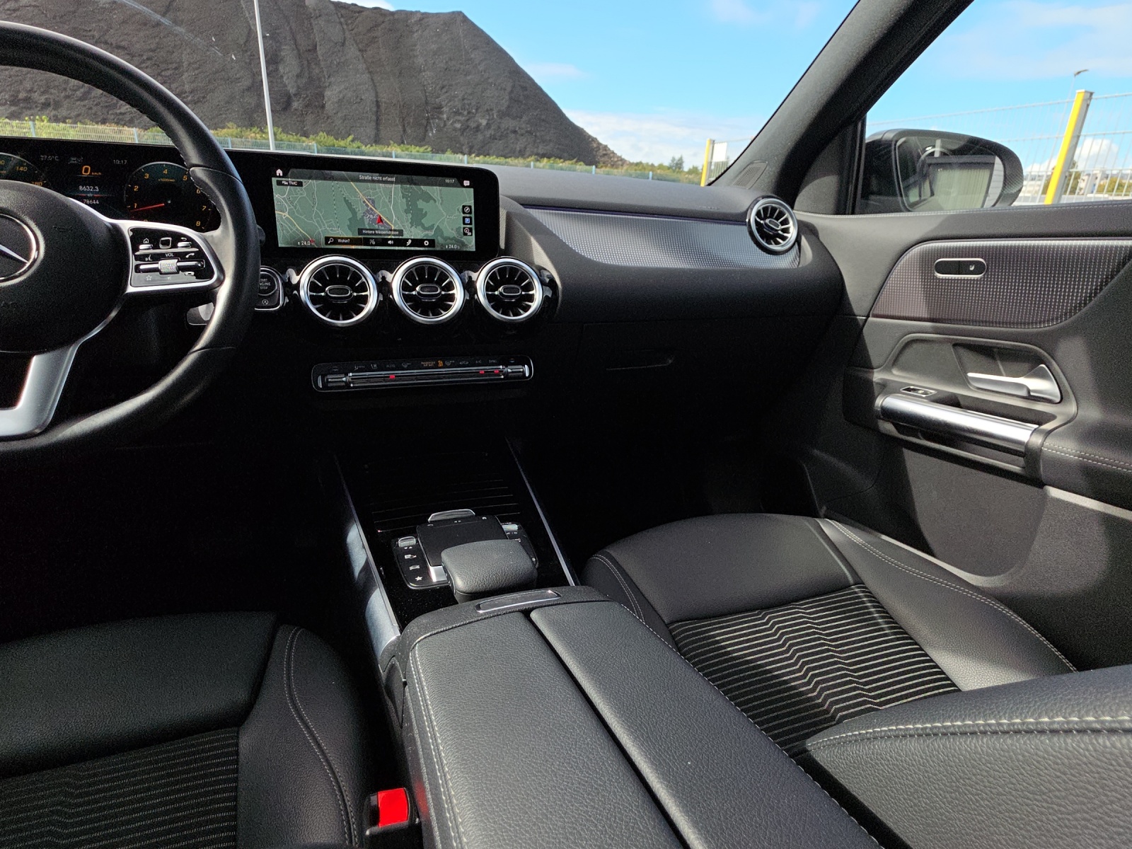 MERCEDES-BENZ GLA 250 4Matic Progressive 8G-DCT-image-12