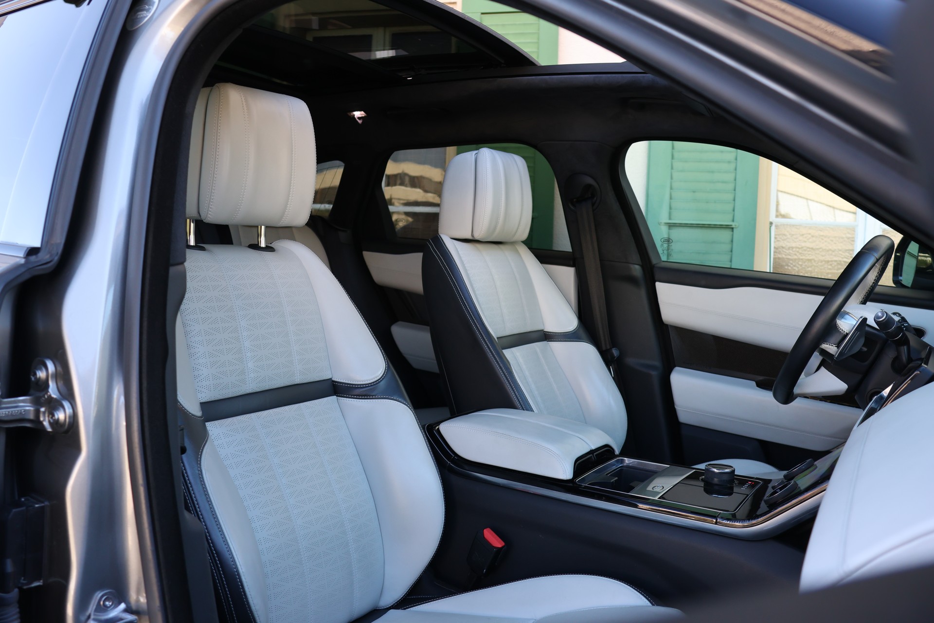 LAND ROVER Range Rover Velar D 300 First Edition Automatic-image-10
