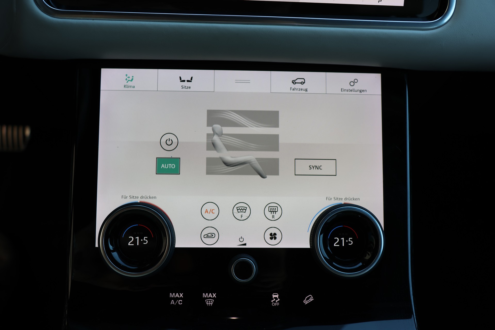 LAND ROVER Range Rover Velar D 300 First Edition Automatic-image-19