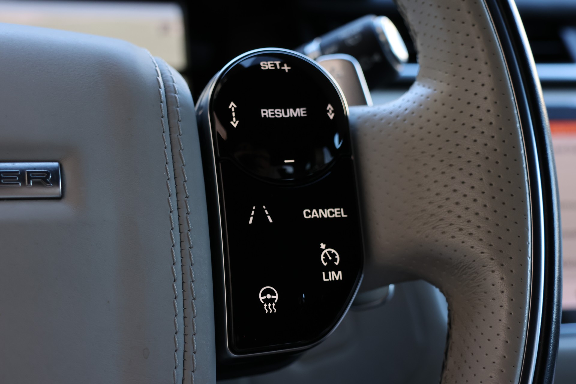 LAND ROVER Range Rover Velar D 300 First Edition Automatic-image-13