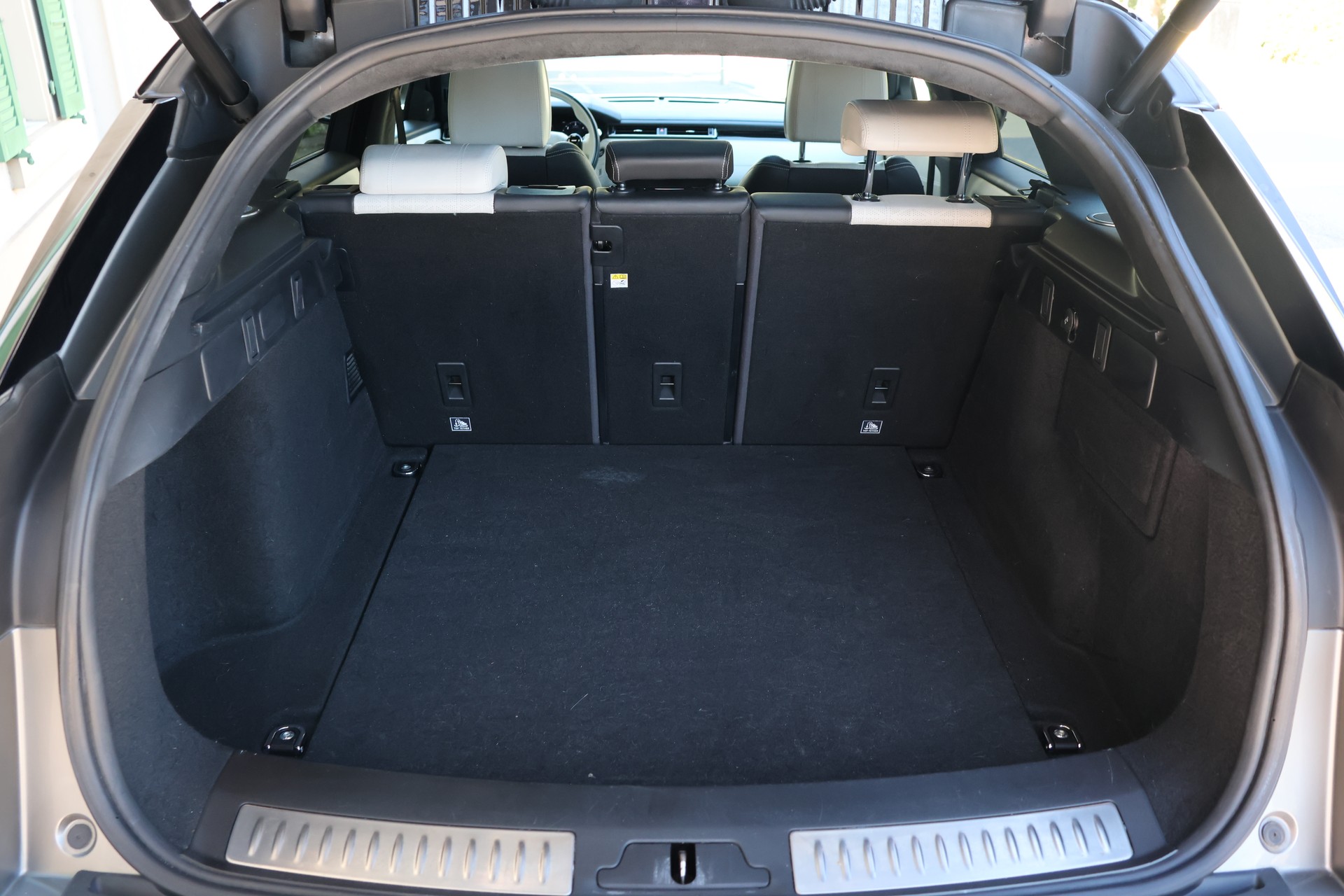LAND ROVER Range Rover Velar D 300 First Edition Automatic-image-7