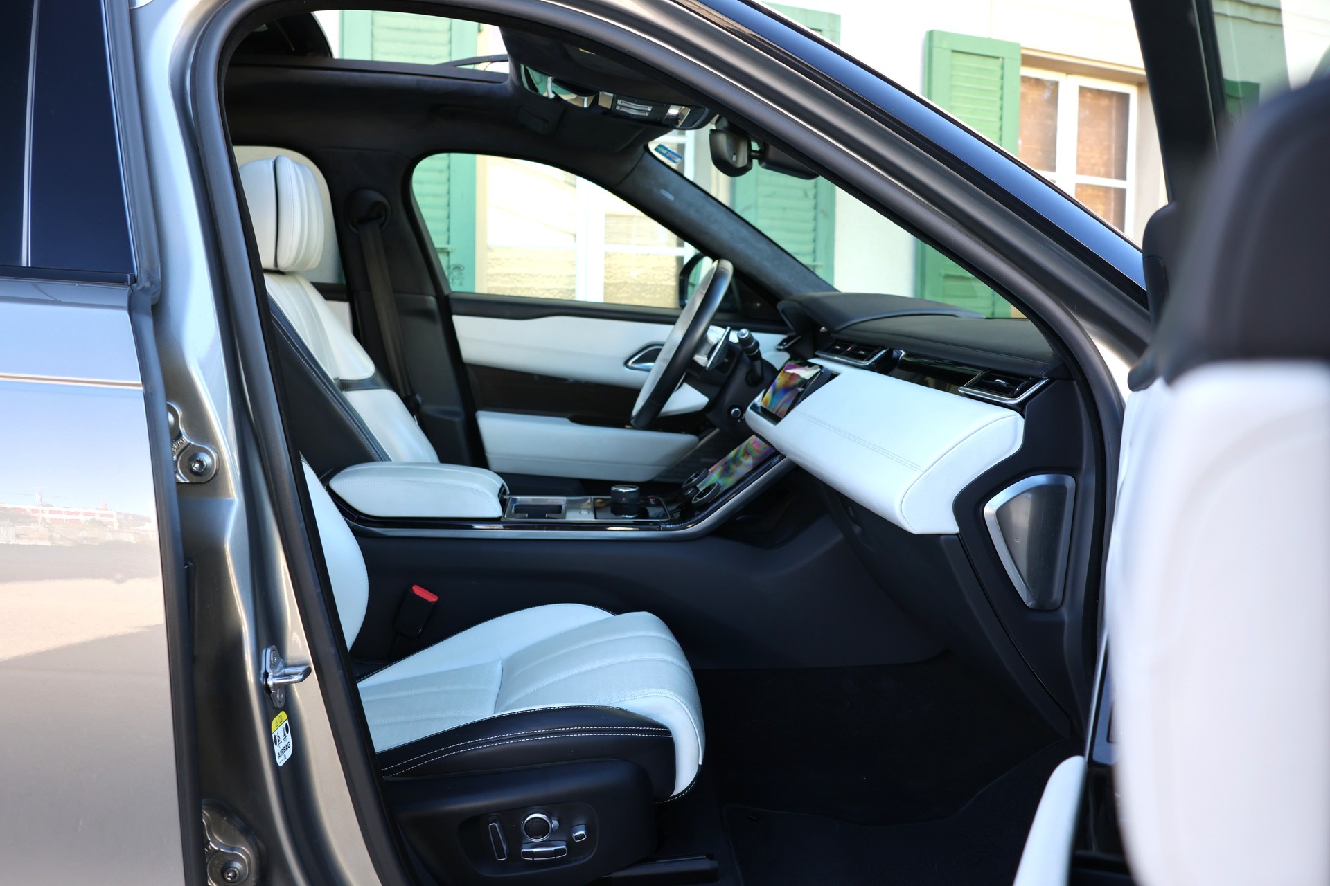 LAND ROVER Range Rover Velar D 300 First Edition Automatic-image-9