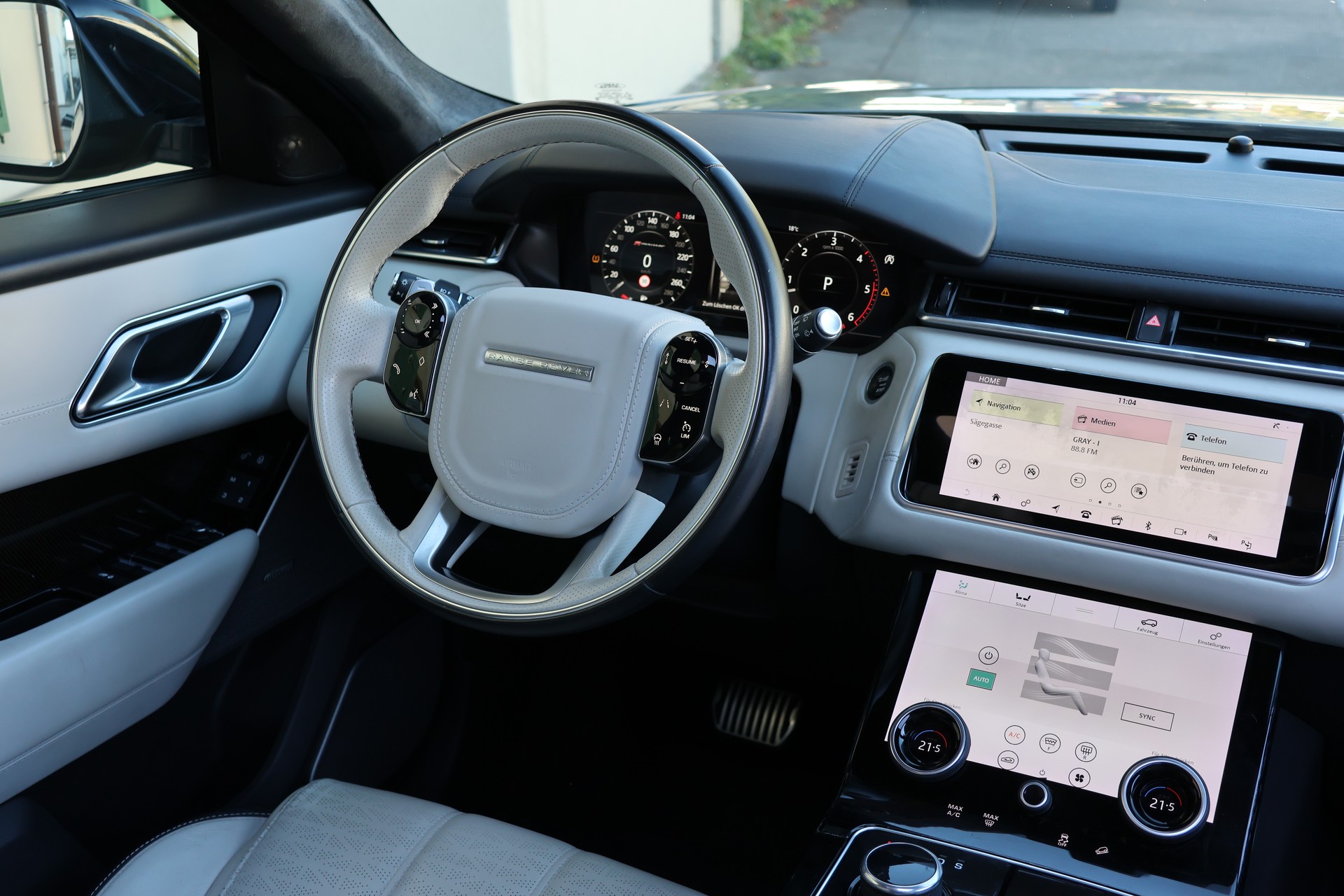 LAND ROVER Range Rover Velar D 300 First Edition Automatic-image-12