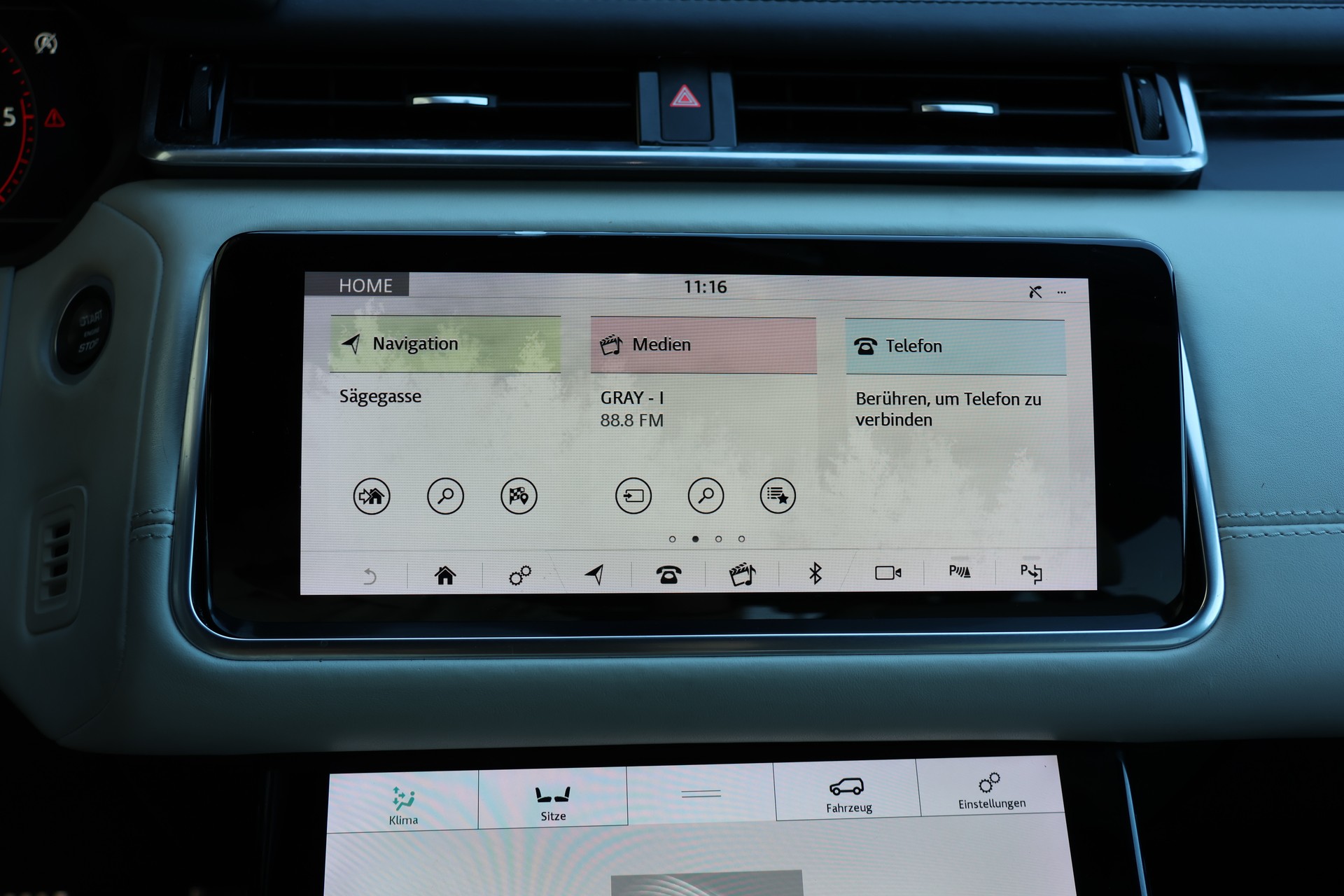 LAND ROVER Range Rover Velar D 300 First Edition Automatic-image-15