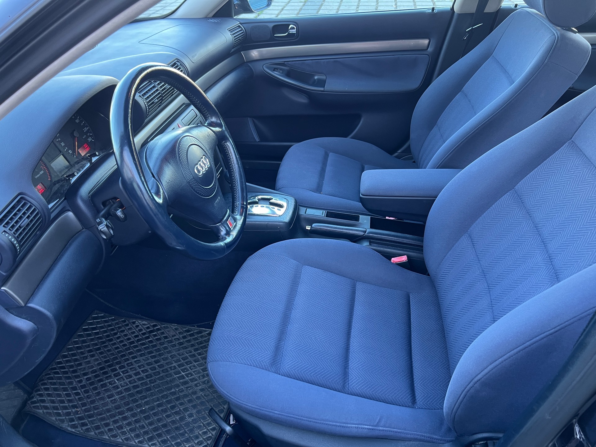 AUDI A4 1.8 T Advance-image-7