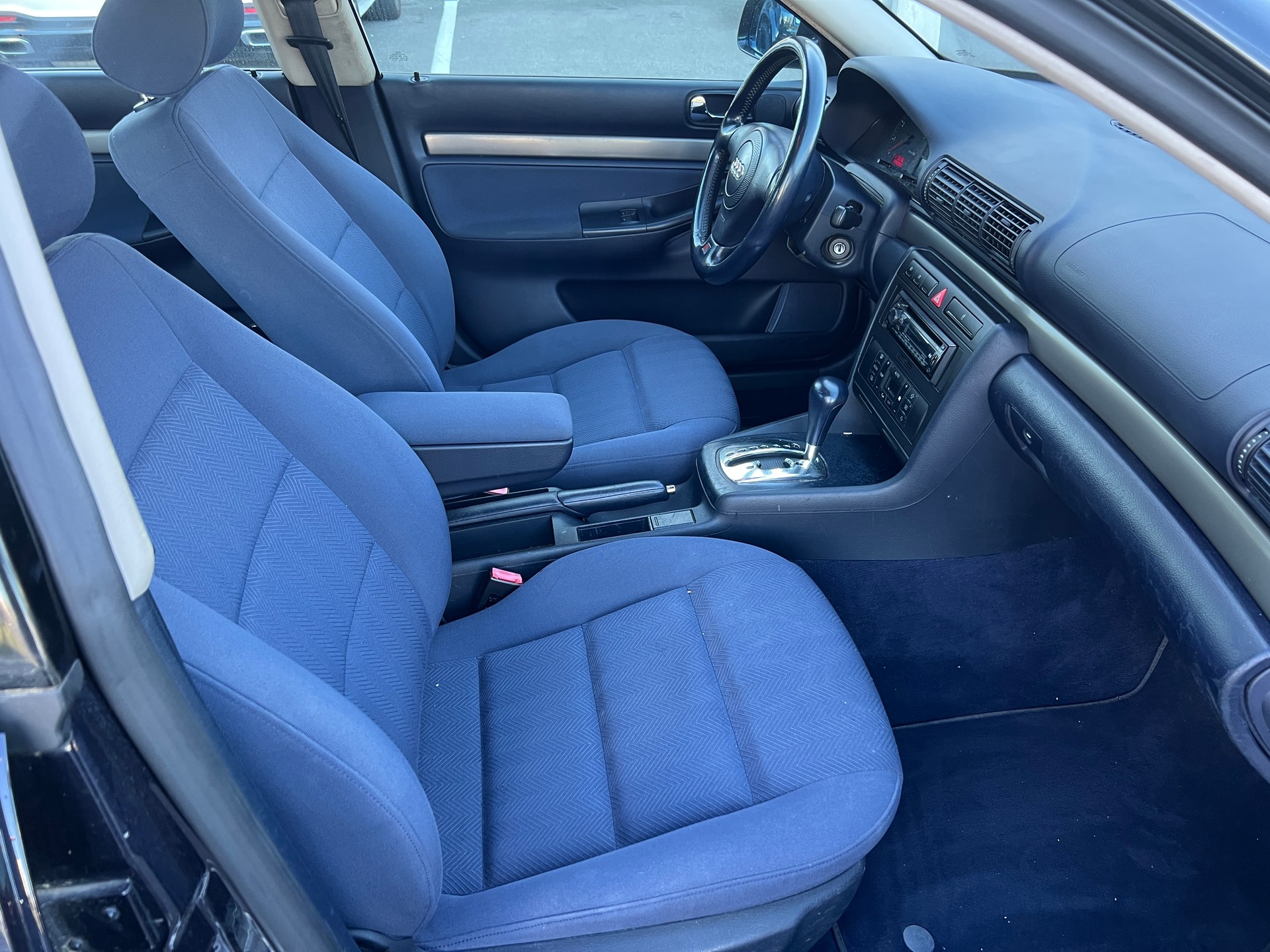AUDI A4 1.8 T Advance-image-9