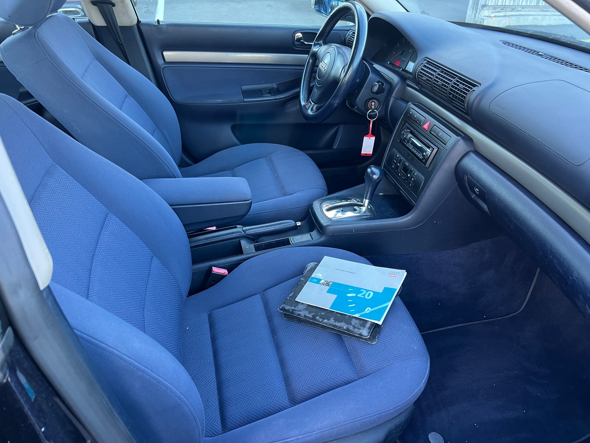 AUDI A4 1.8 T Advance-image-11