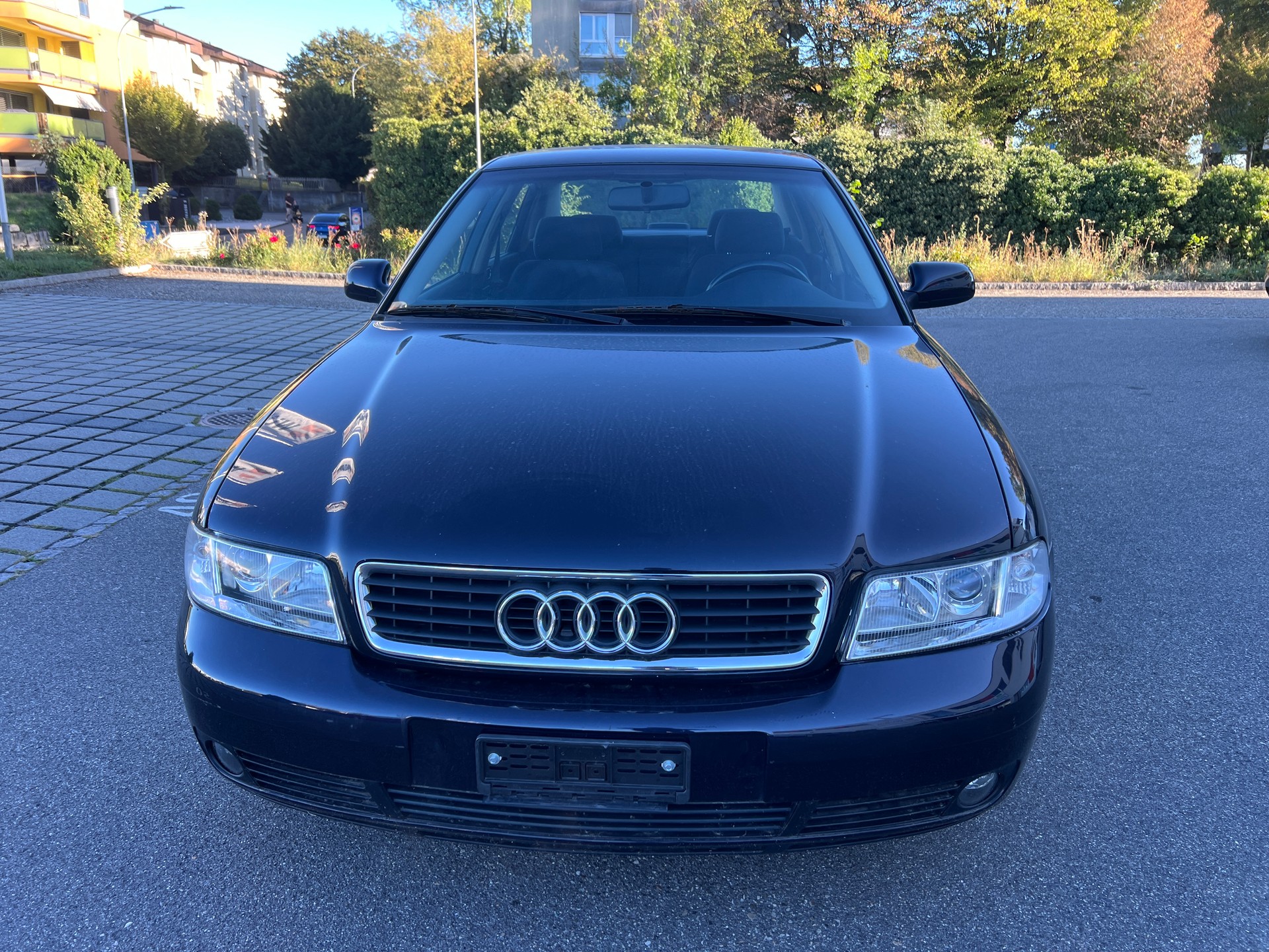 AUDI A4 1.8 T Advance-image-1