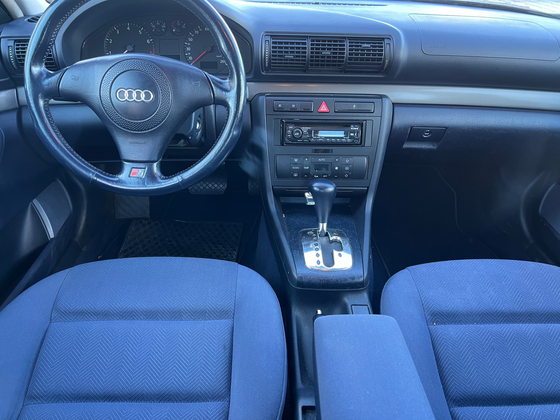 AUDI A4 1.8 T Advance-image-6