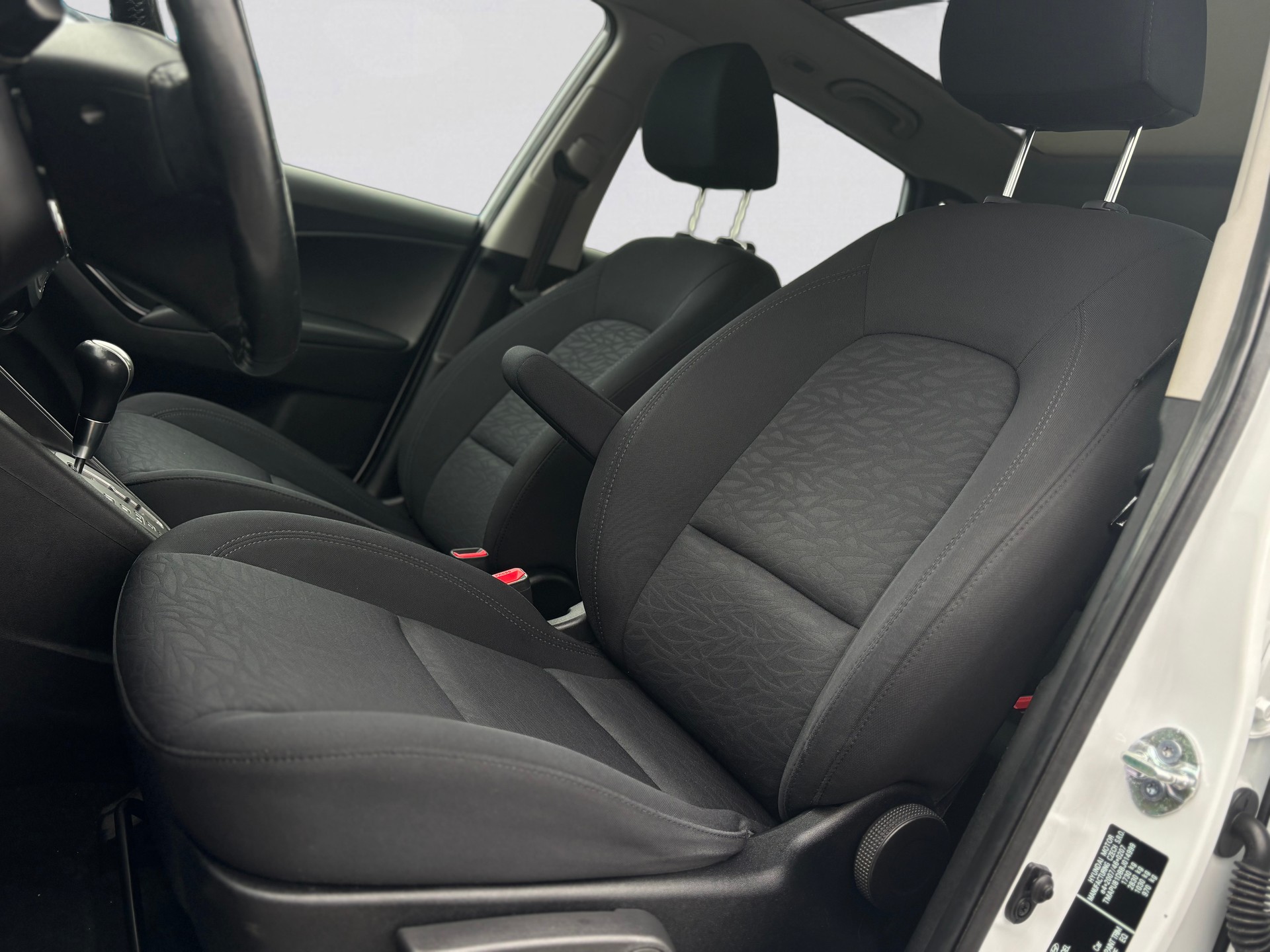HYUNDAI iX20 1.6 Premium Automatic-image-9