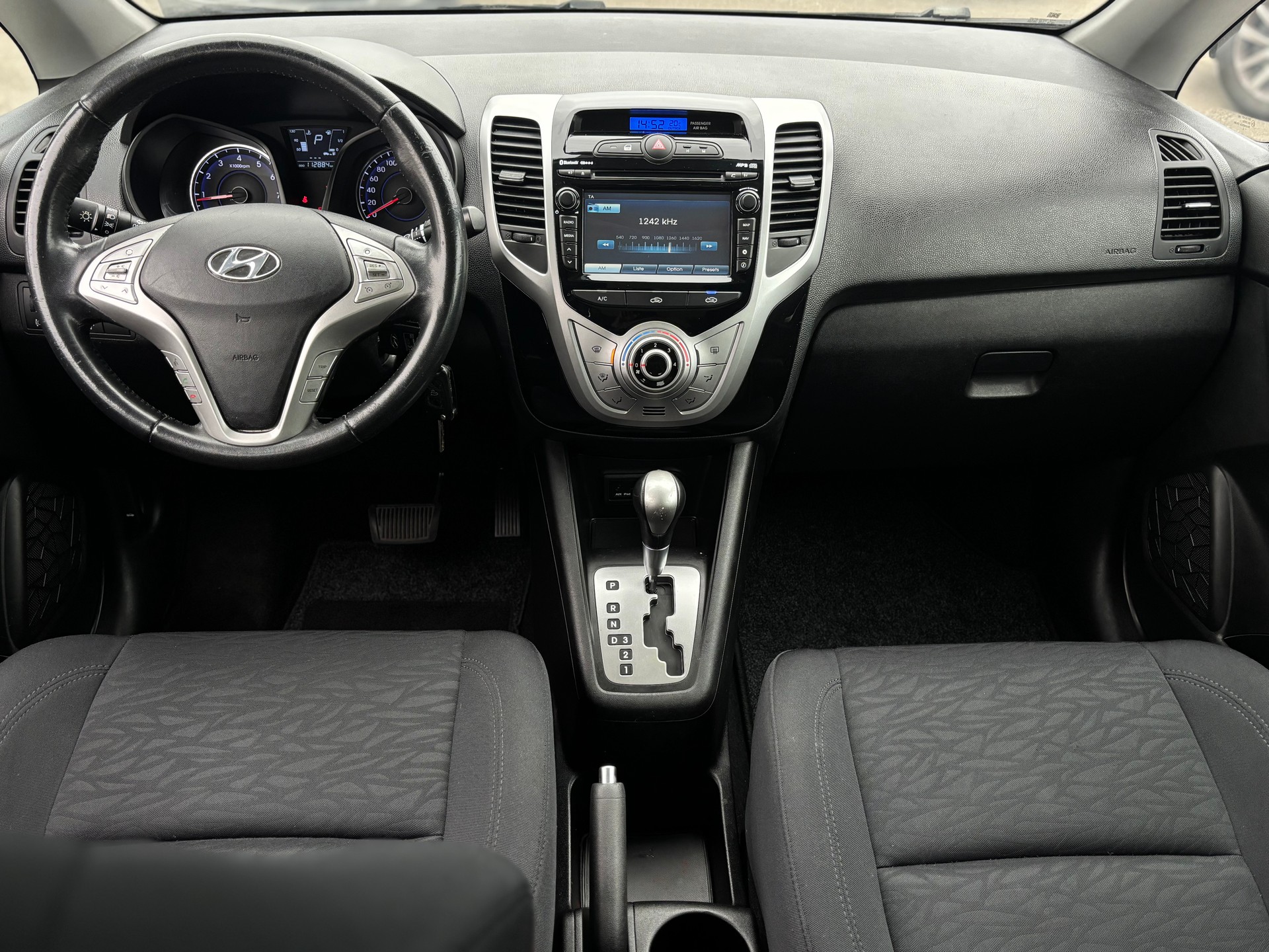 HYUNDAI iX20 1.6 Premium Automatic-image-8