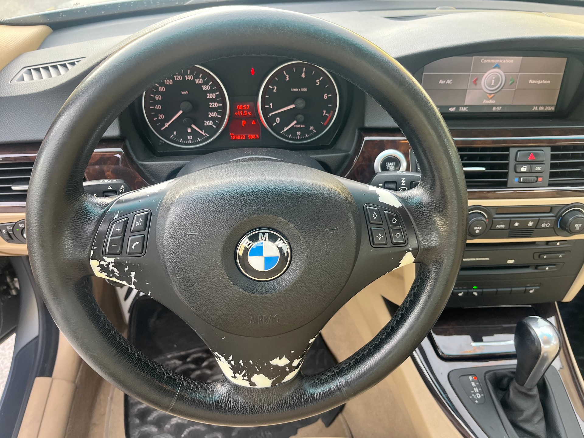 BMW 330i-image-9