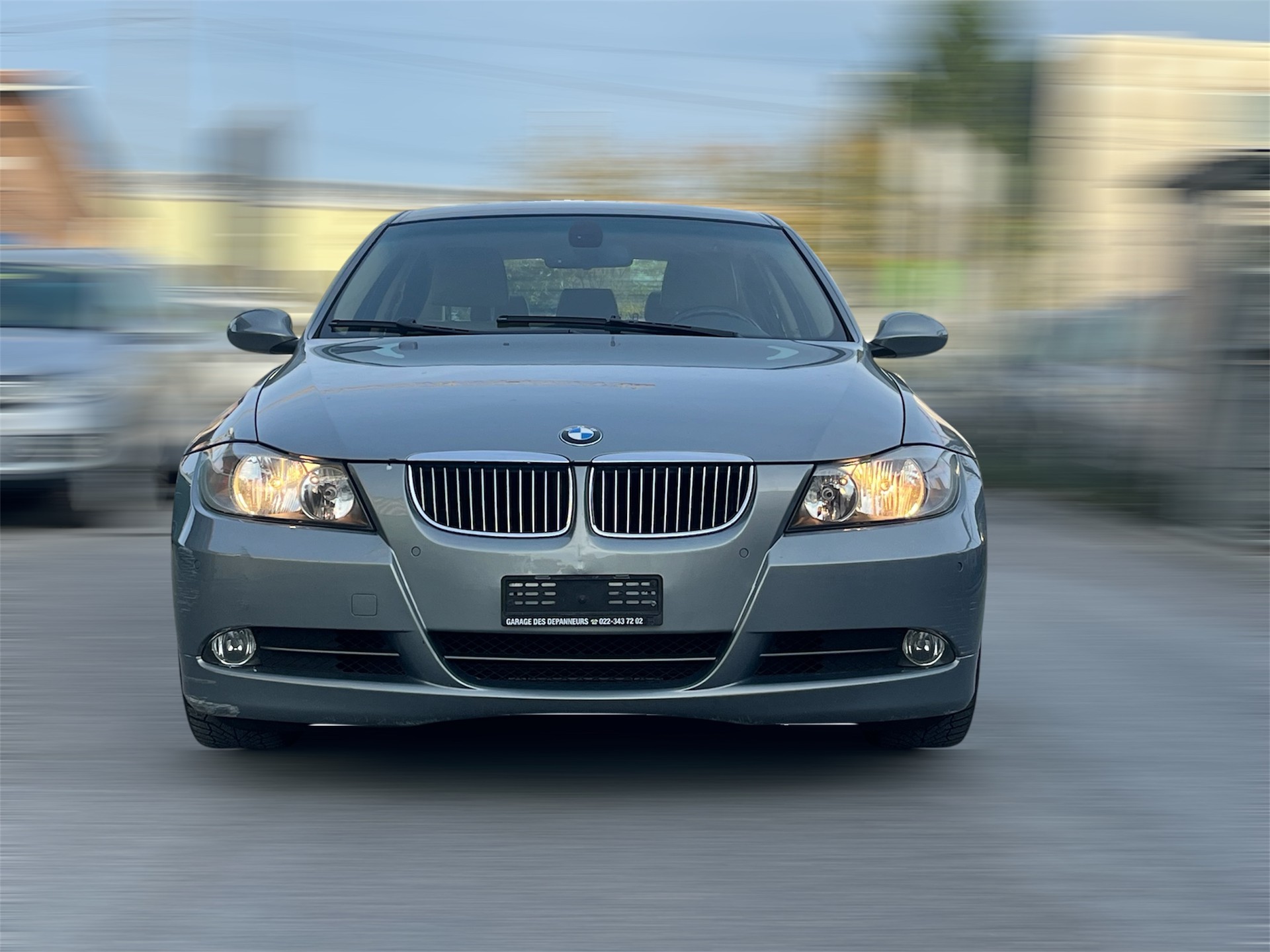 BMW 330i-image-3