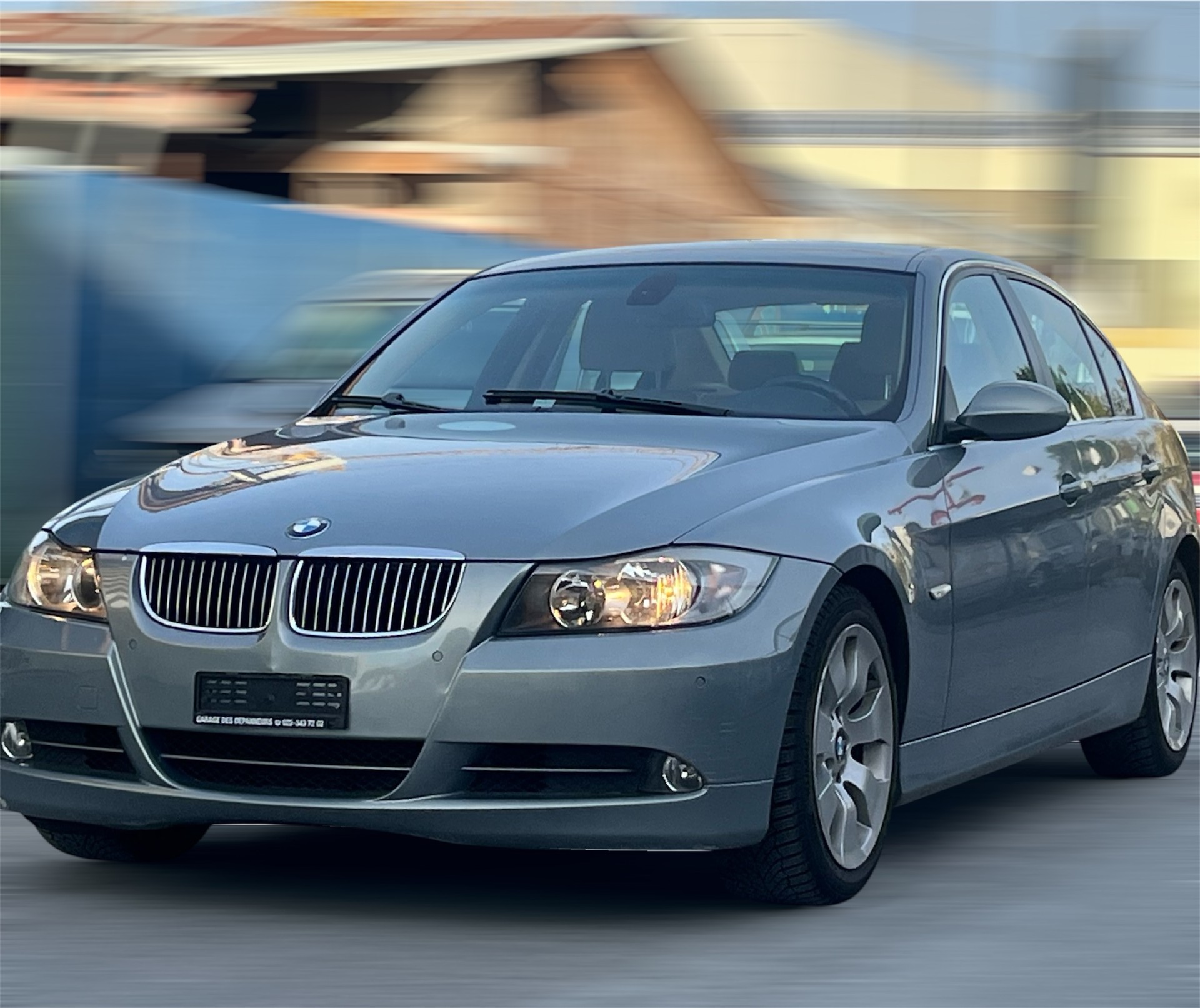 BMW 330i-image-2